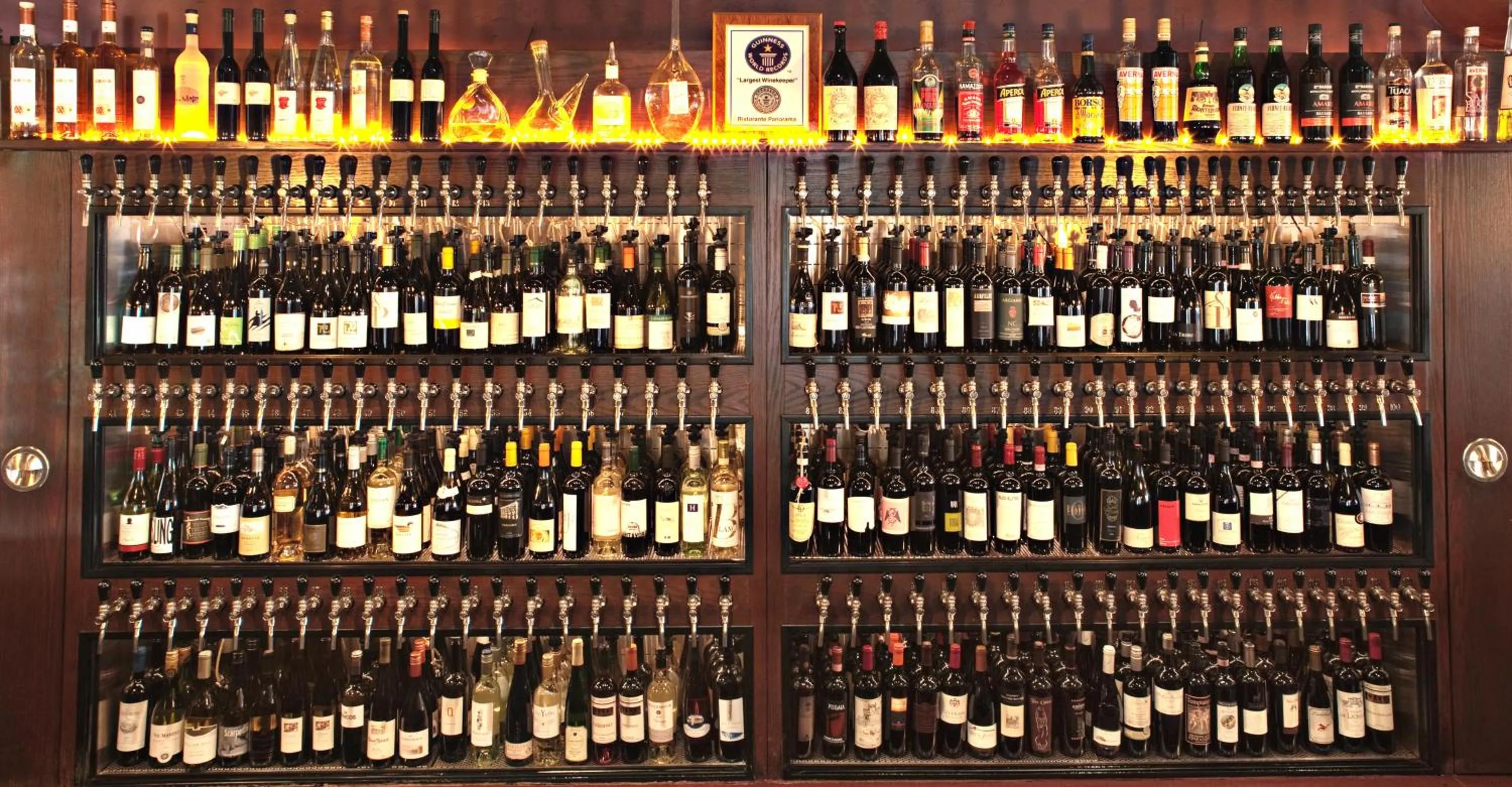 Lounge or bar in Penn's View Hotel Philadelphia