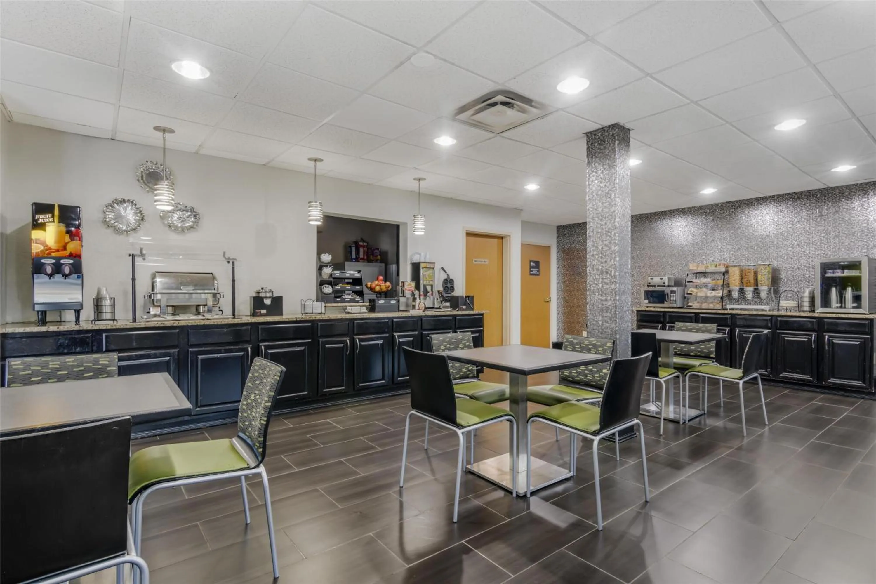 Breakfast in Best Western Commerce Inn