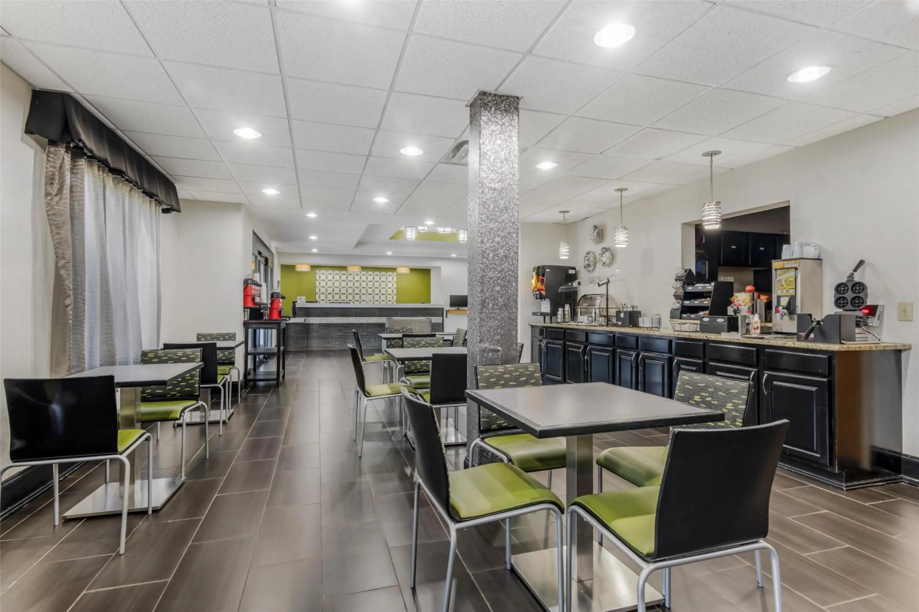 Breakfast in Best Western Commerce Inn