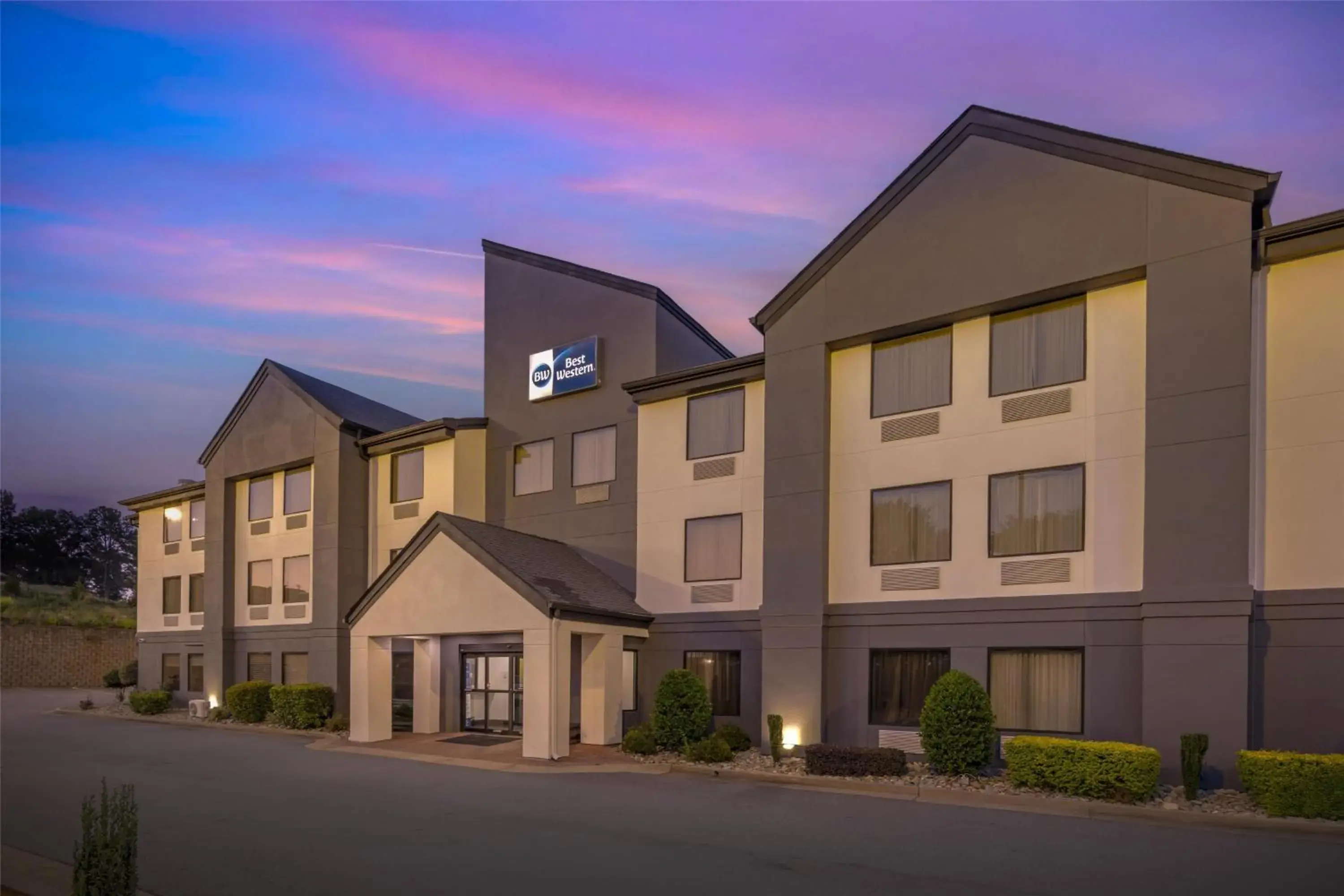 Property building in Best Western Commerce Inn Property building in Best Western Commerce Inn