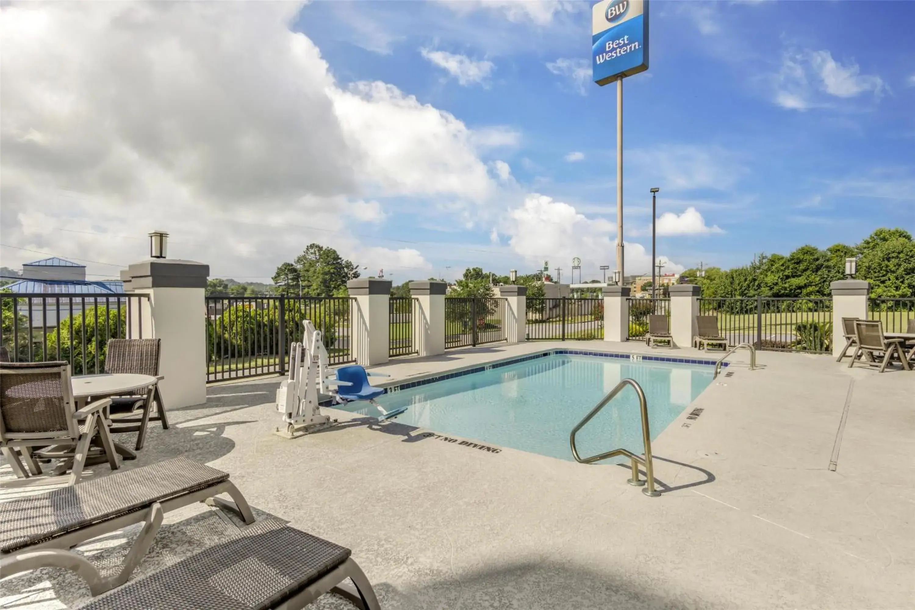 Pool view in Best Western Commerce Inn Pool view in Best Western Commerce Inn