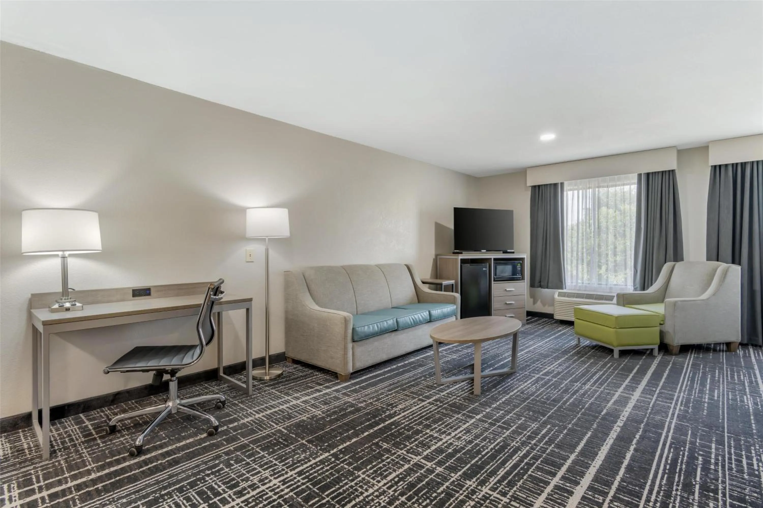 Photo of the whole room in Best Western Commerce Inn