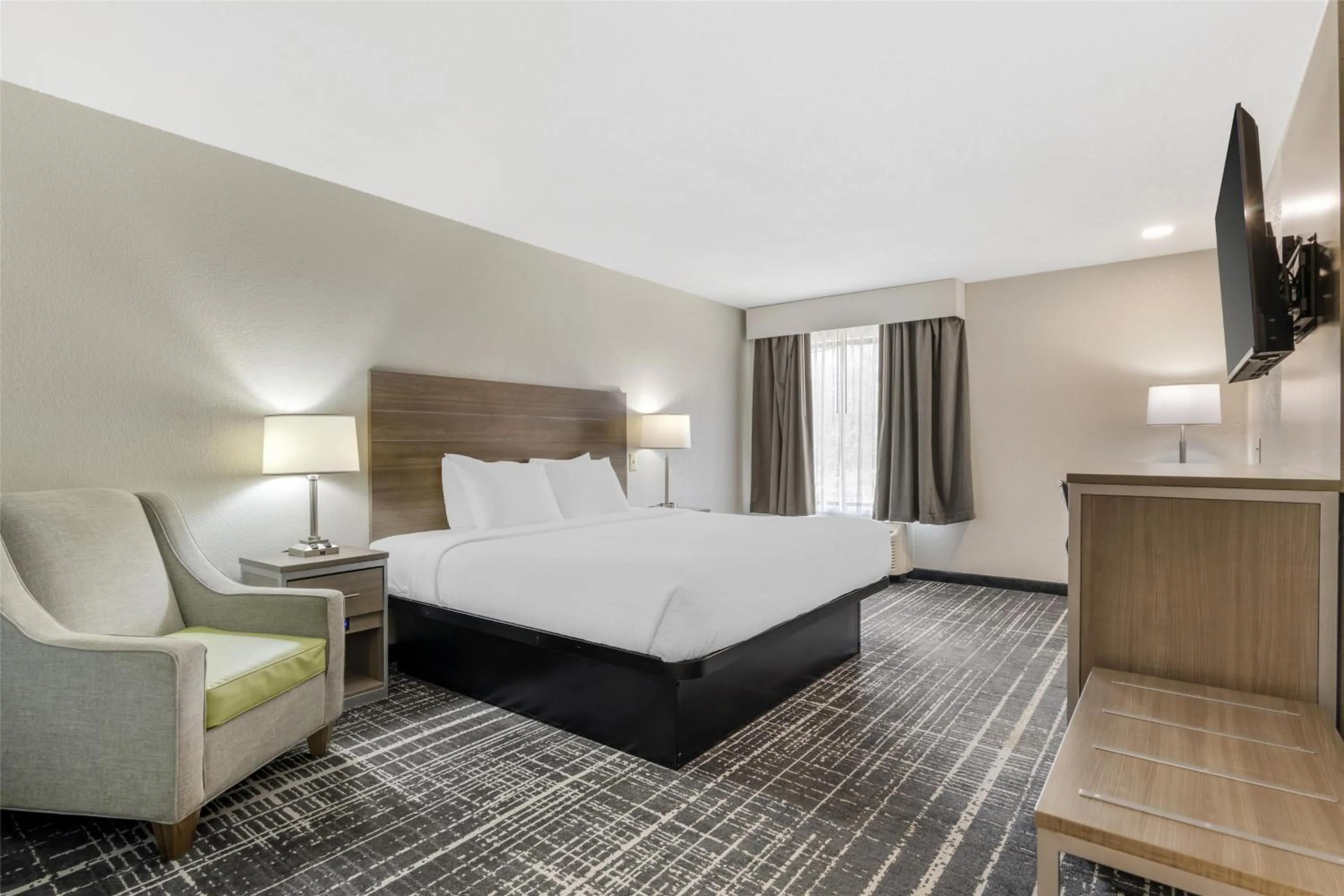 Bedroom, Bed in Best Western Commerce Inn