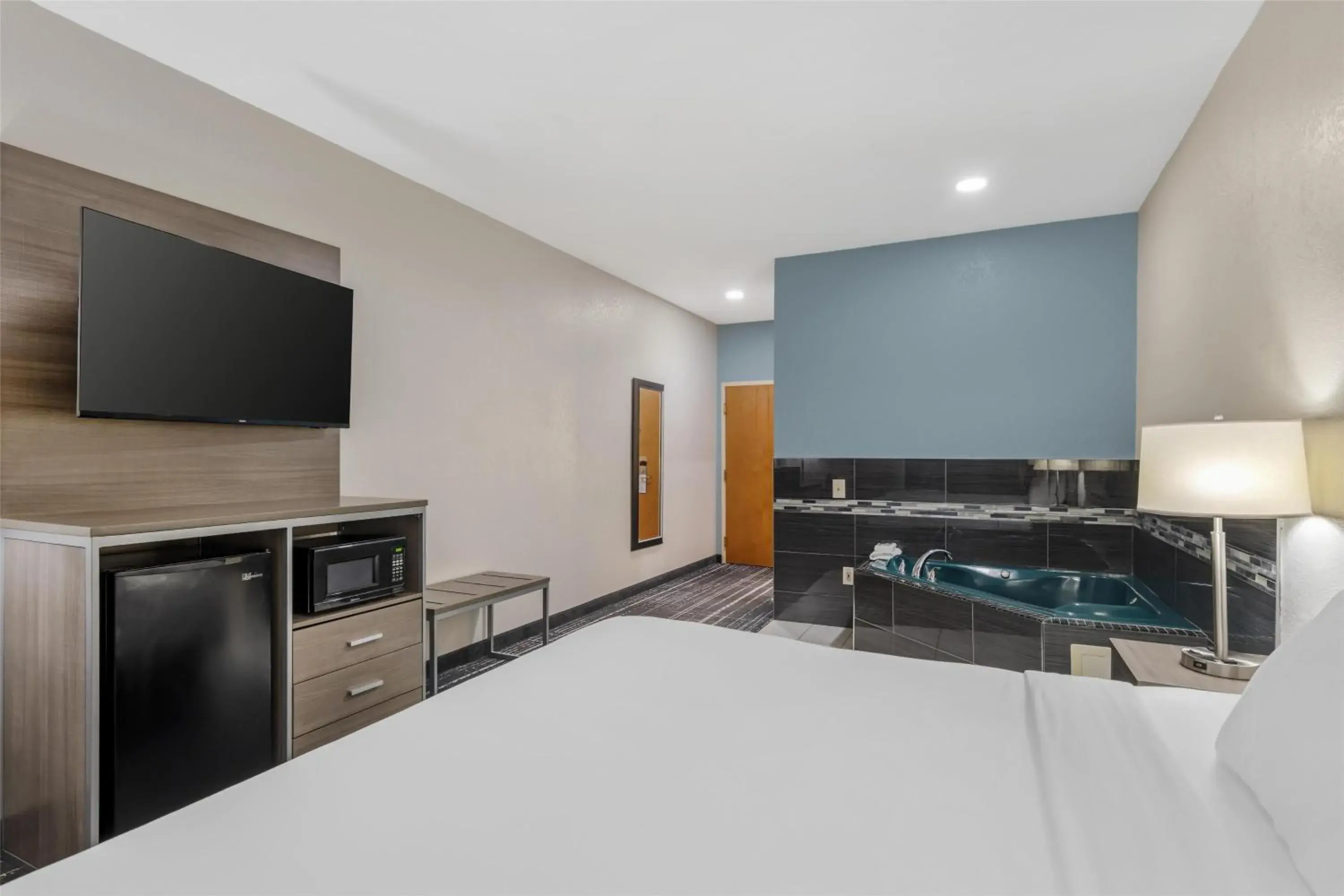 Bedroom, Bed in Best Western Commerce Inn Bedroom, Bed in Best Western Commerce Inn