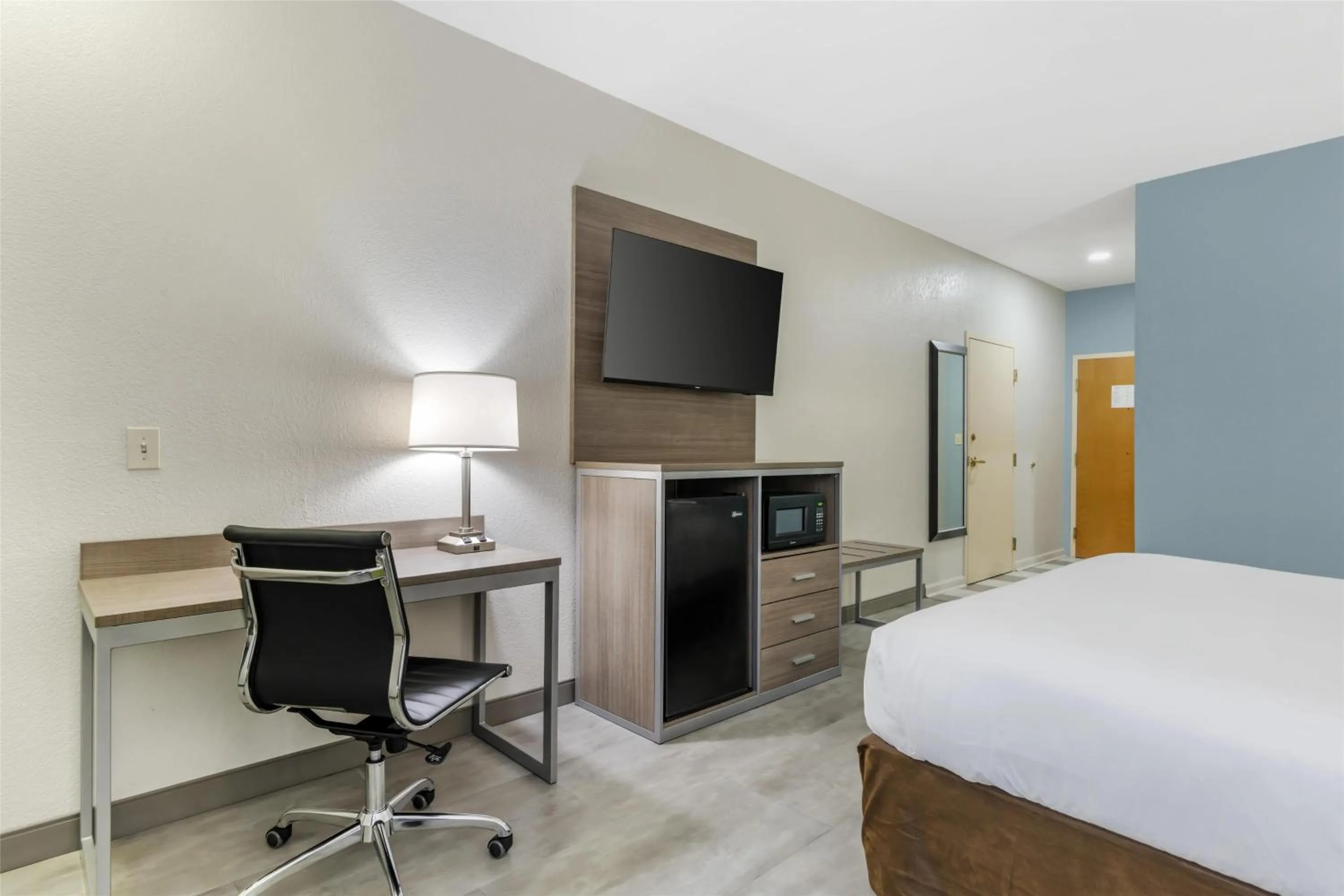 Bedroom, Bed in Best Western Commerce Inn