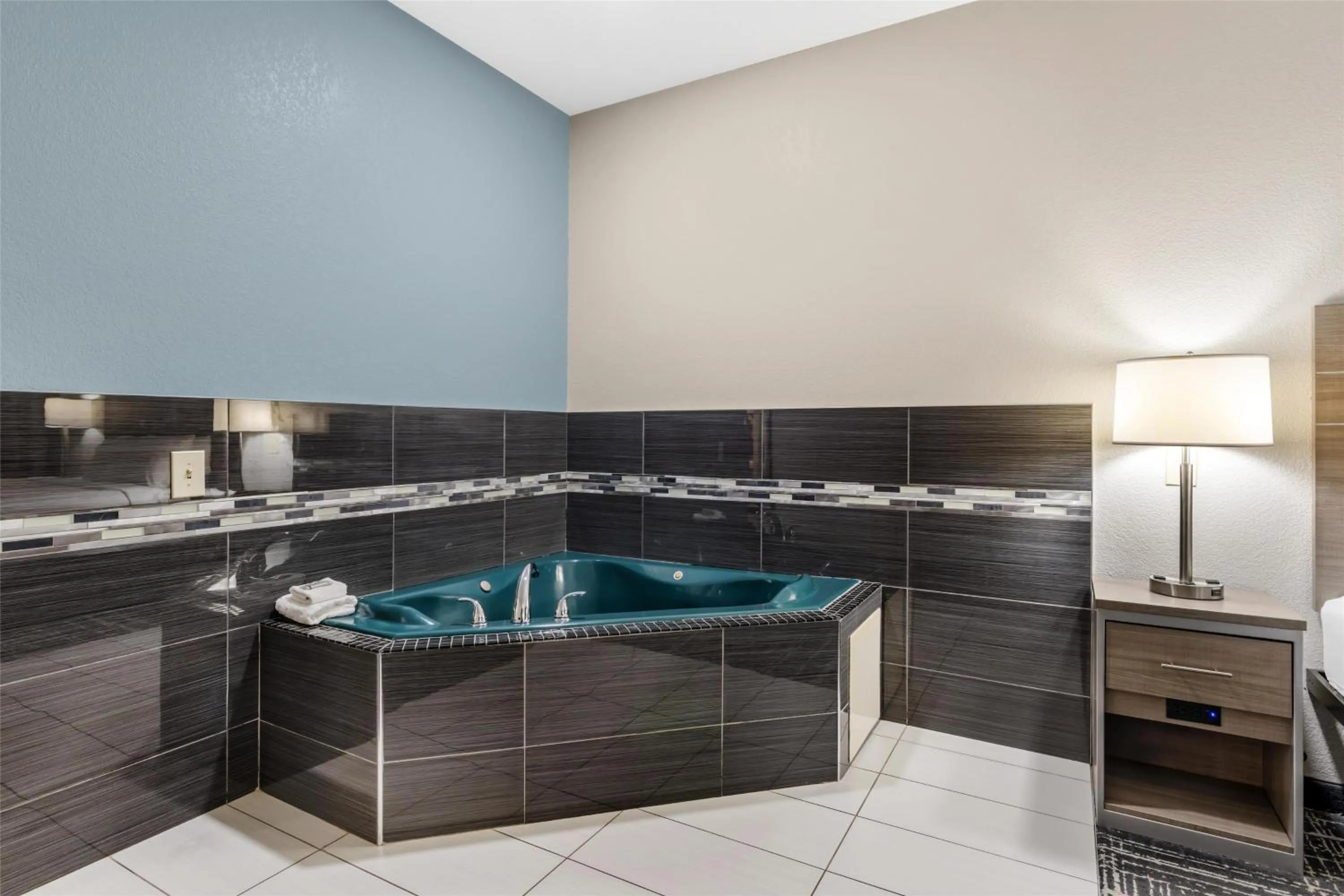 Bedroom in Best Western Commerce Inn