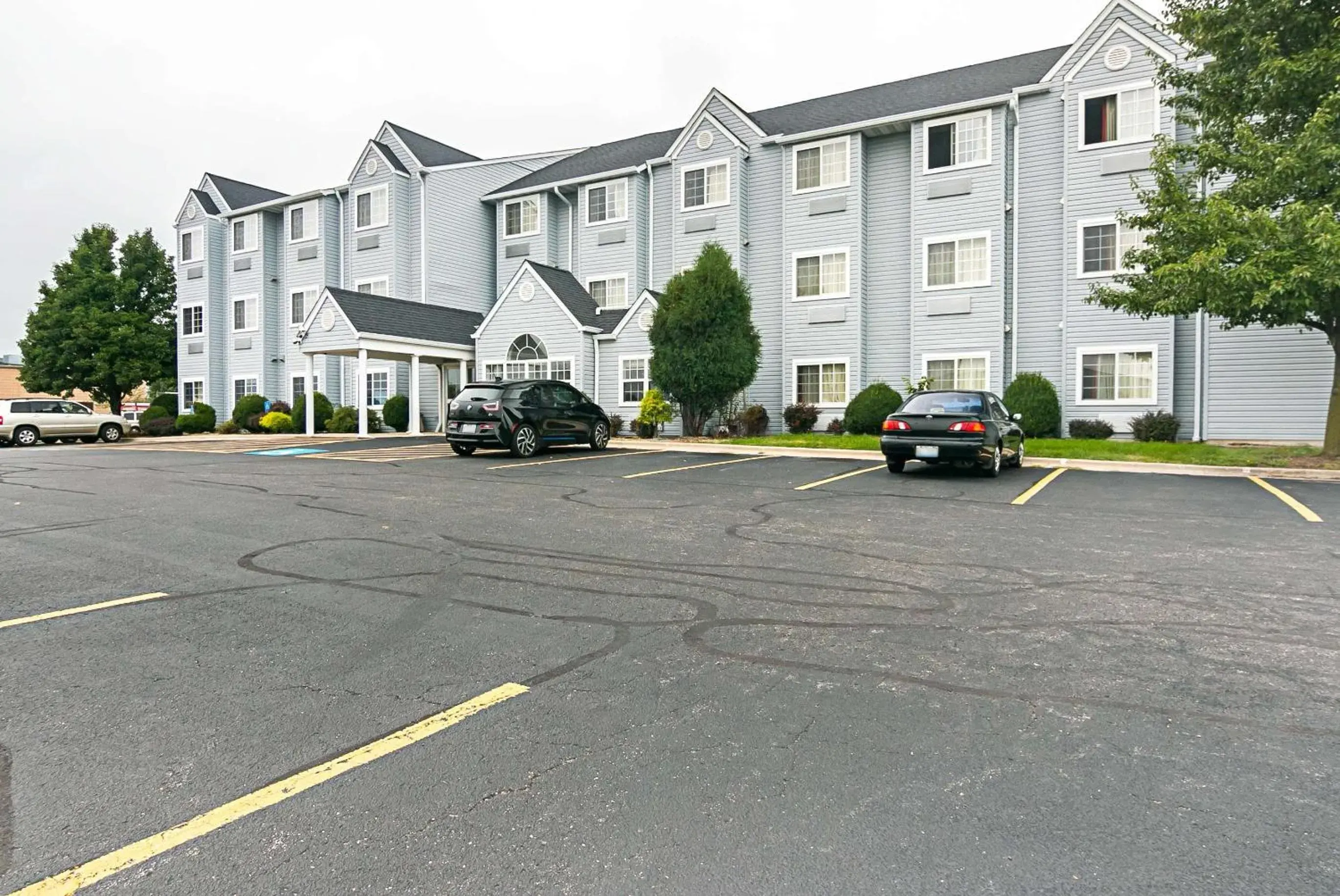 Property building in Motel 6-Sycamore, IL Property building in Motel 6-Sycamore, IL