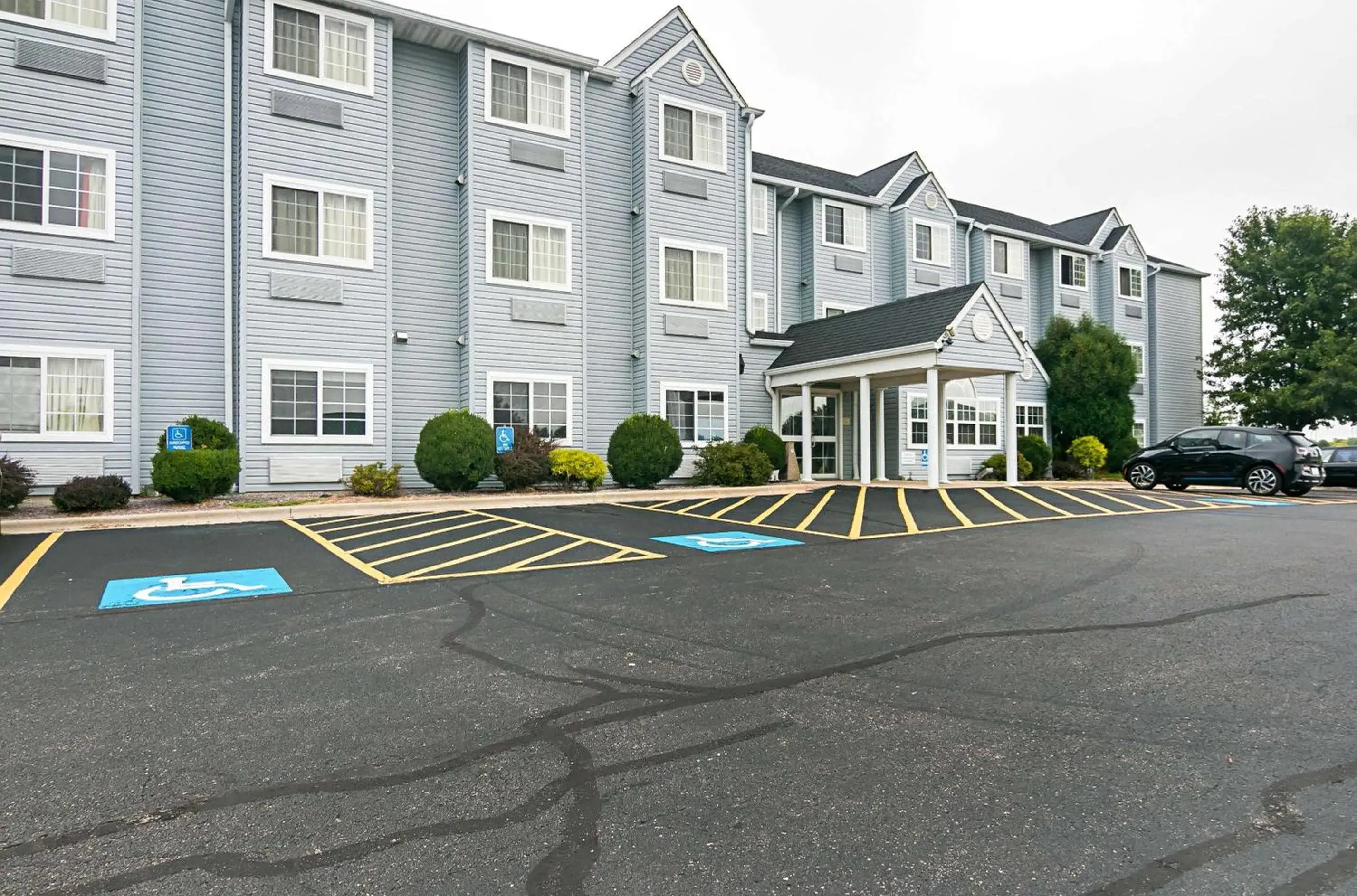 Property building in Motel 6-Sycamore, IL Property building in Motel 6-Sycamore, IL