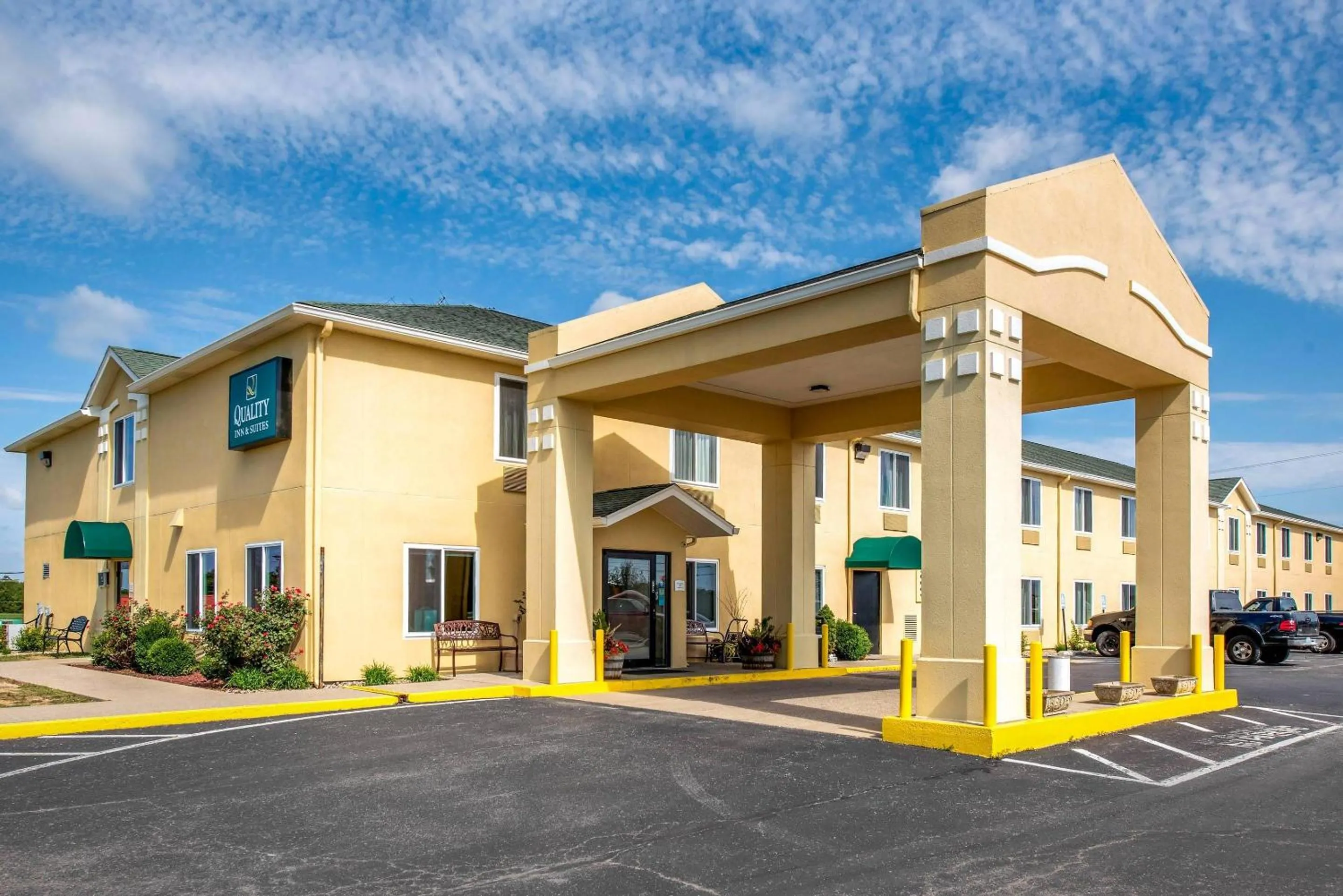 Property building in Quality Inn & Suites Brandenburg - Fort Knox