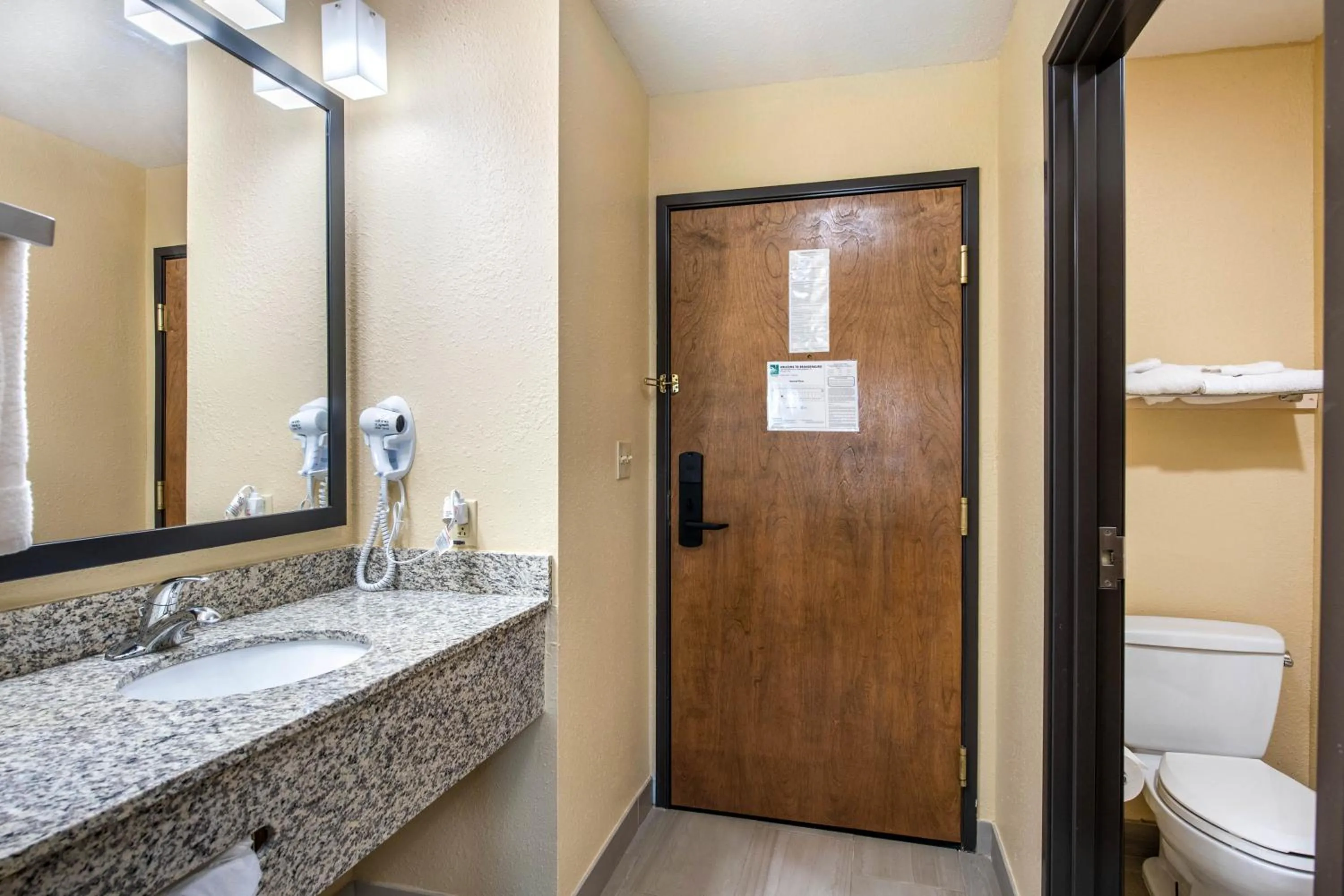 Bathroom in Quality Inn & Suites Brandenburg - Fort Knox