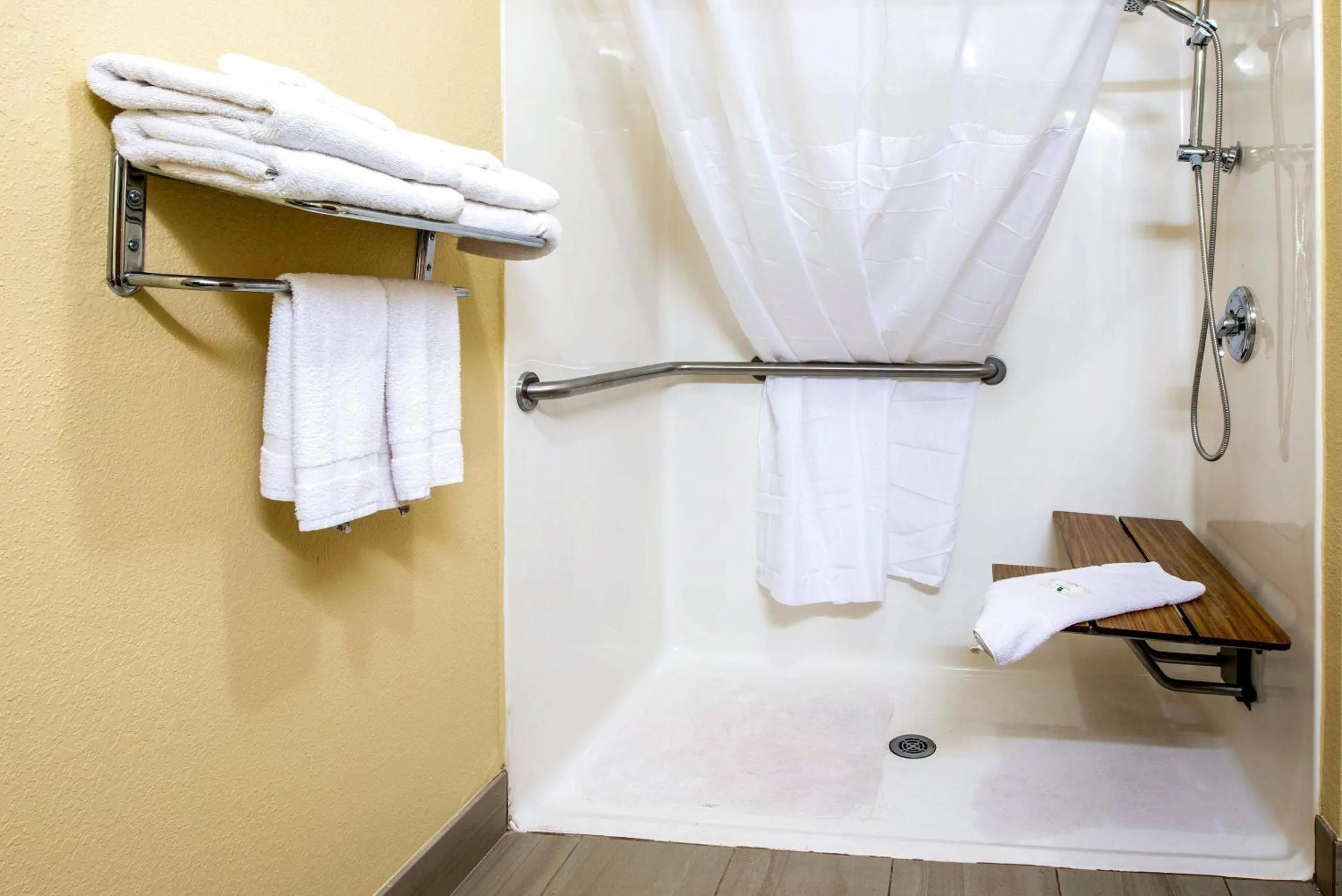 Bedroom in Quality Inn & Suites Brandenburg - Fort Knox