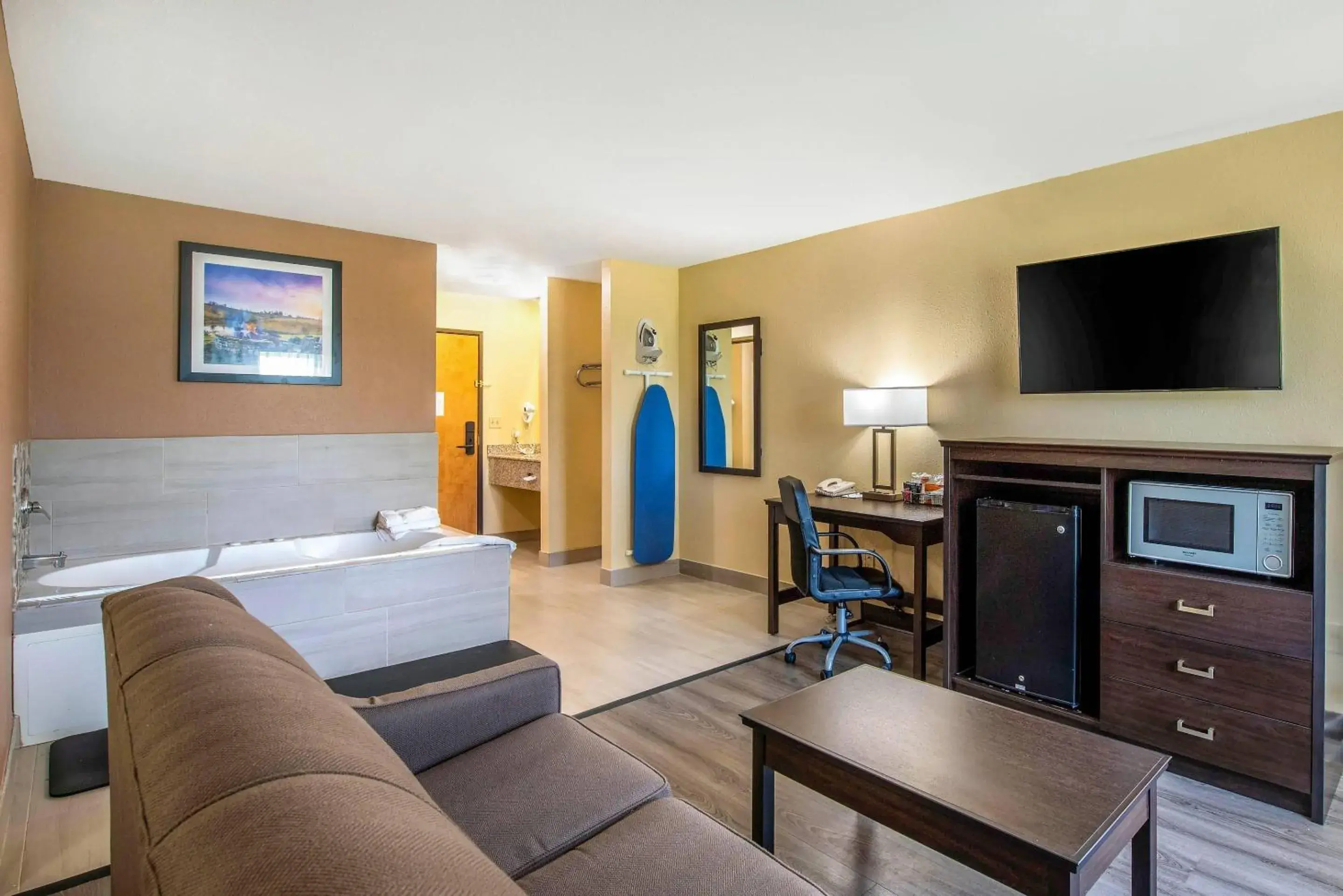 Bedroom, Bed in Quality Inn & Suites Brandenburg - Fort Knox Bedroom, Bed in Quality Inn & Suites Brandenburg - Fort Knox