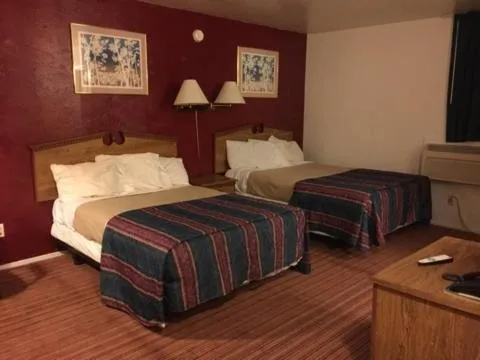 Photo of the whole room, Bed in Ranch House Inn & Suites