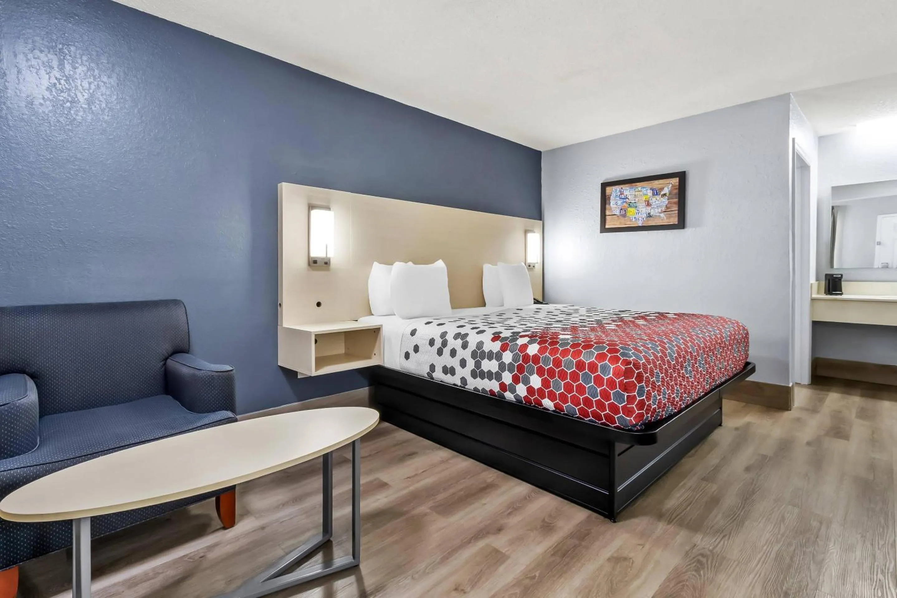 Bedroom, Bed in Econo Lodge Inn & Suites Cayce I-26 Airport