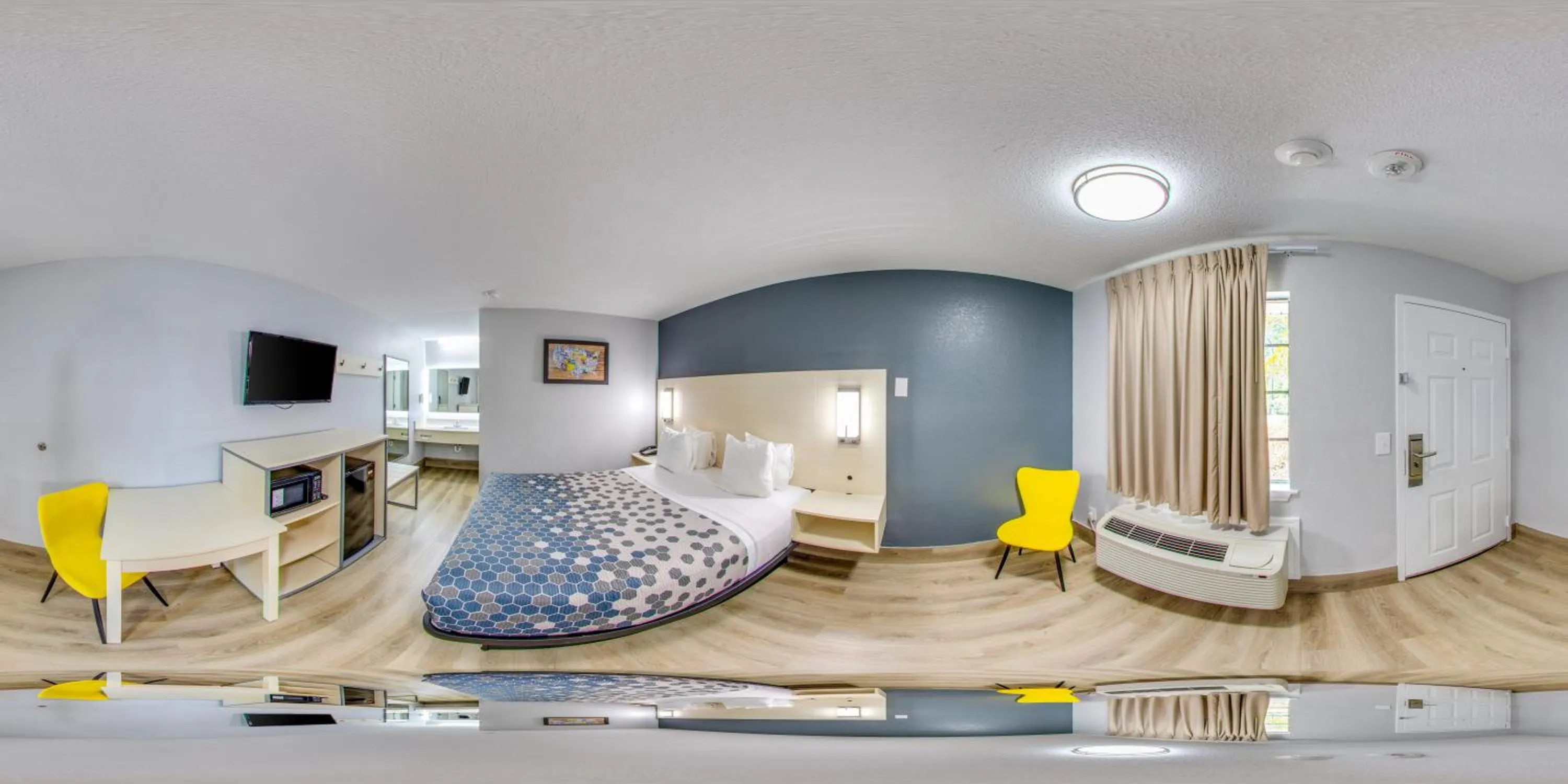 Bed in Econo Lodge Inn & Suites Cayce I-26 Airport