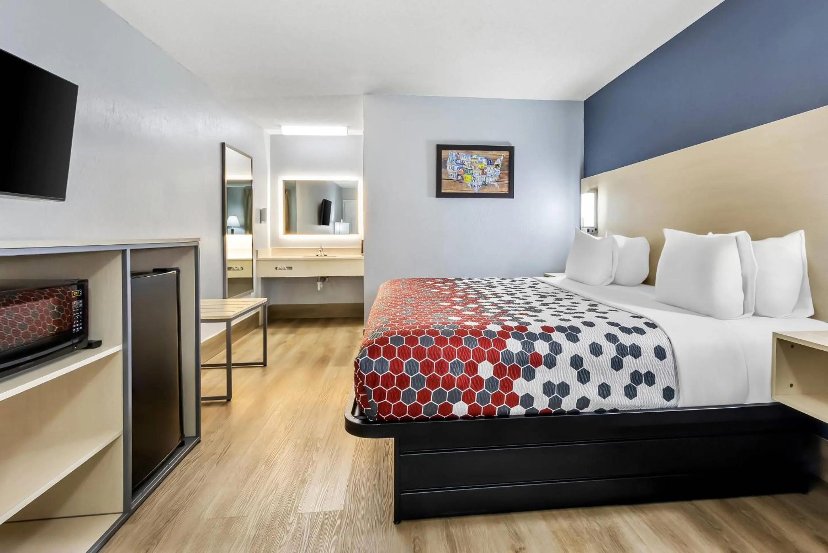 Bedroom, Bed in Econo Lodge Inn & Suites Cayce I-26 Airport