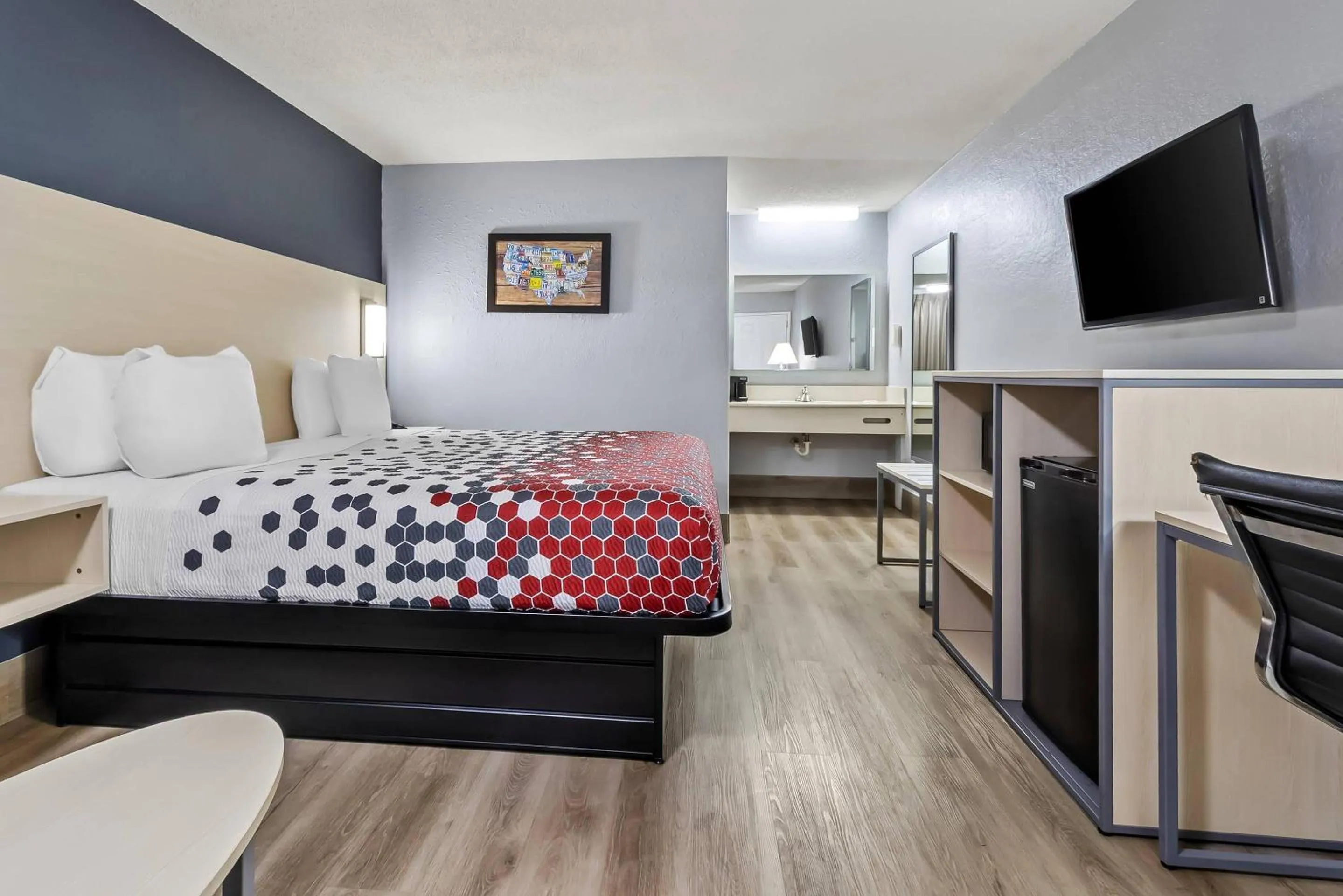 Bedroom, Bed in Econo Lodge Inn & Suites Cayce I-26 Airport