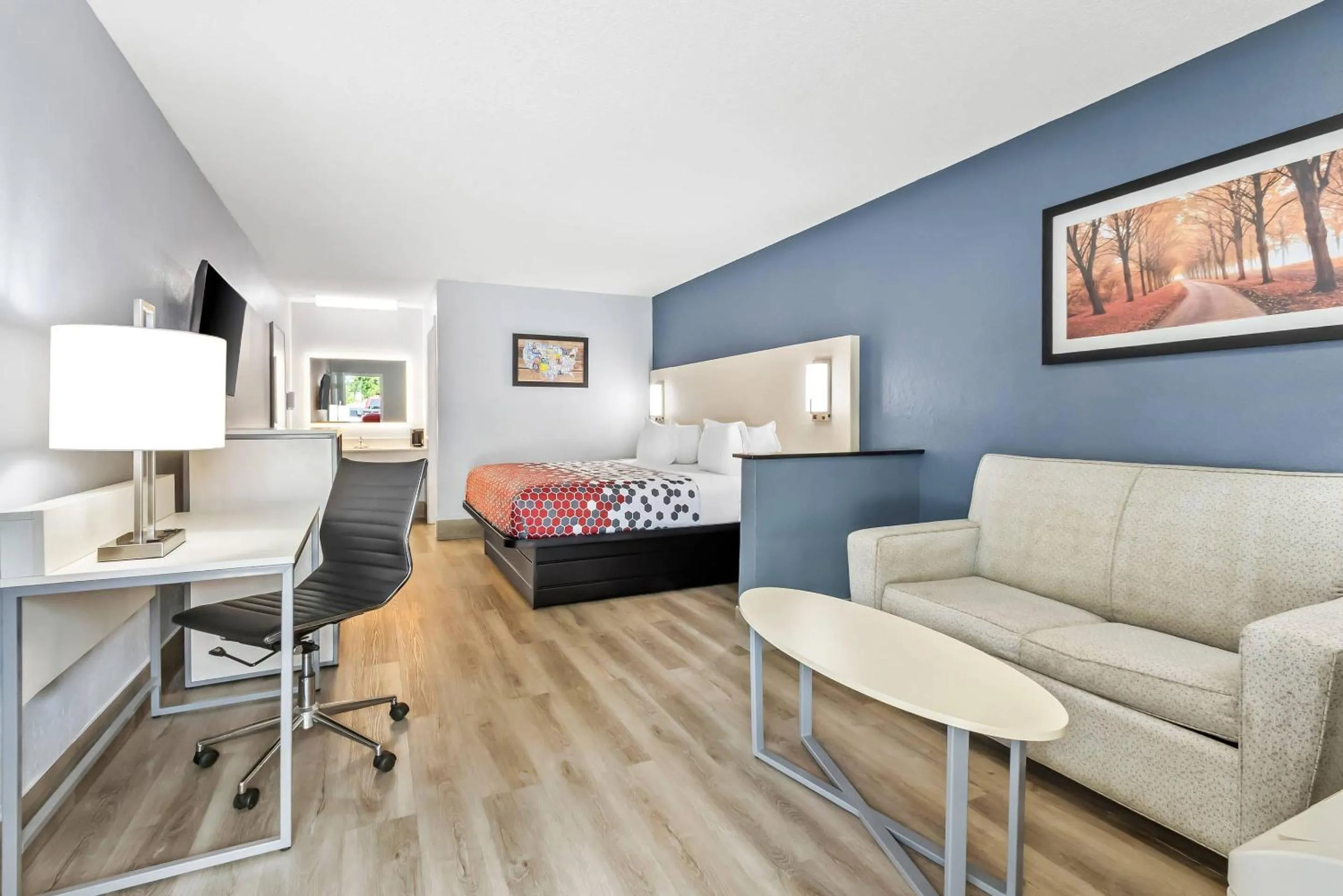 Bedroom, Bed in Econo Lodge Inn & Suites Cayce I-26 Airport