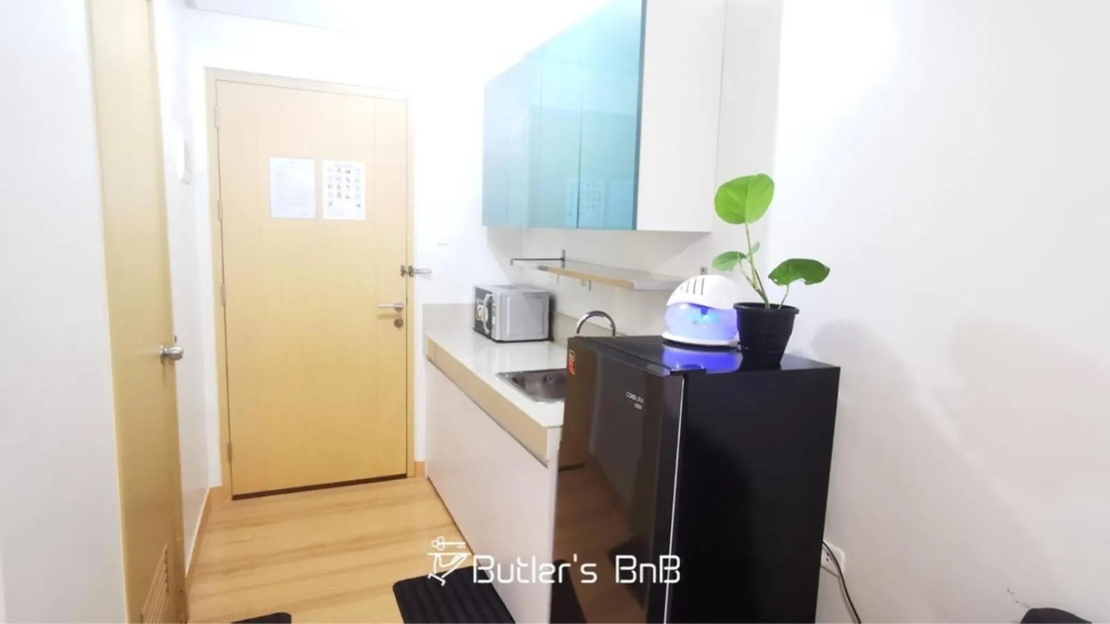 Kitchen or kitchenette in Butler's BnB @ Trees Residences QC Phil