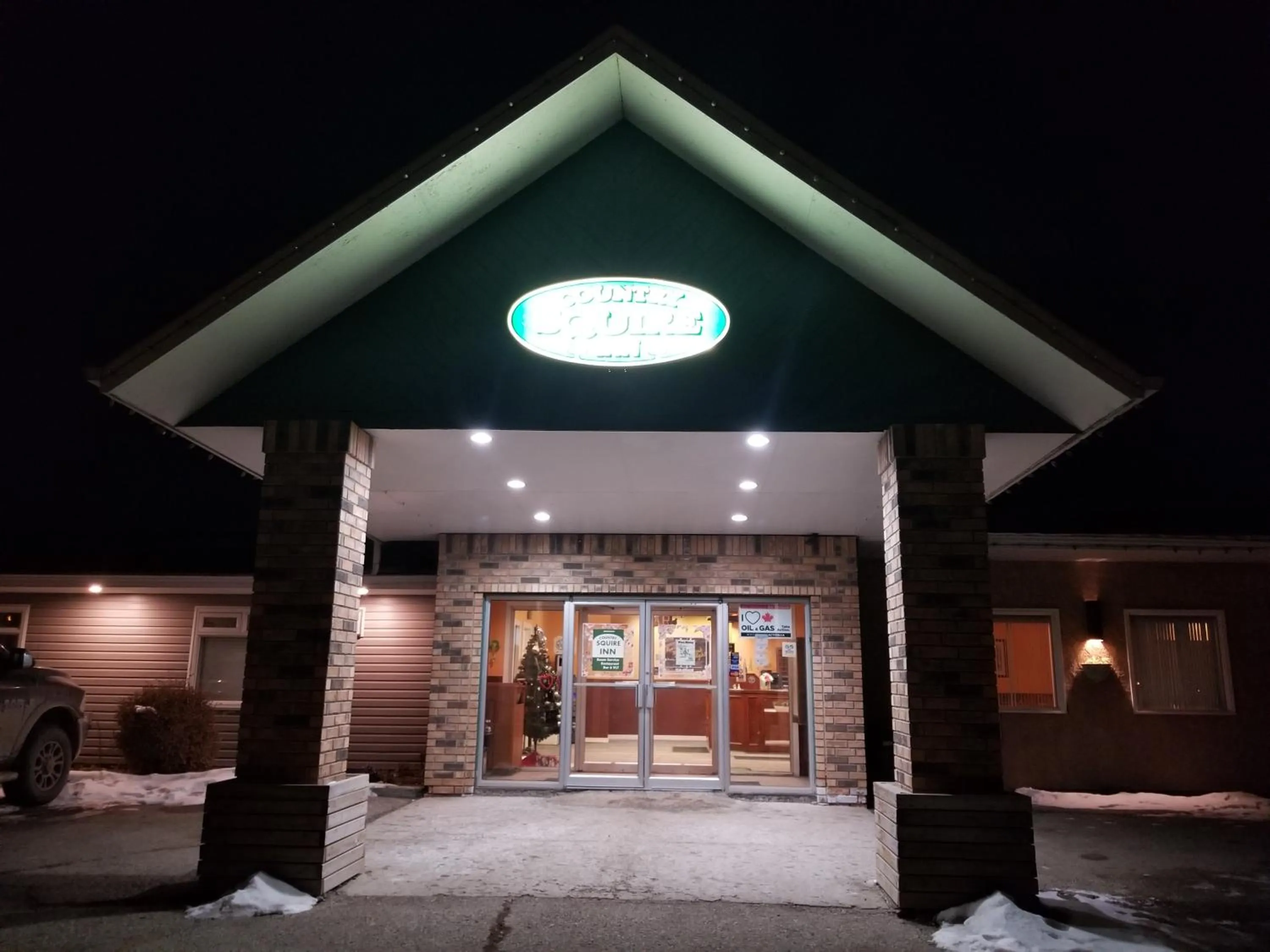 Property building in Moosomin Country Squire Inn