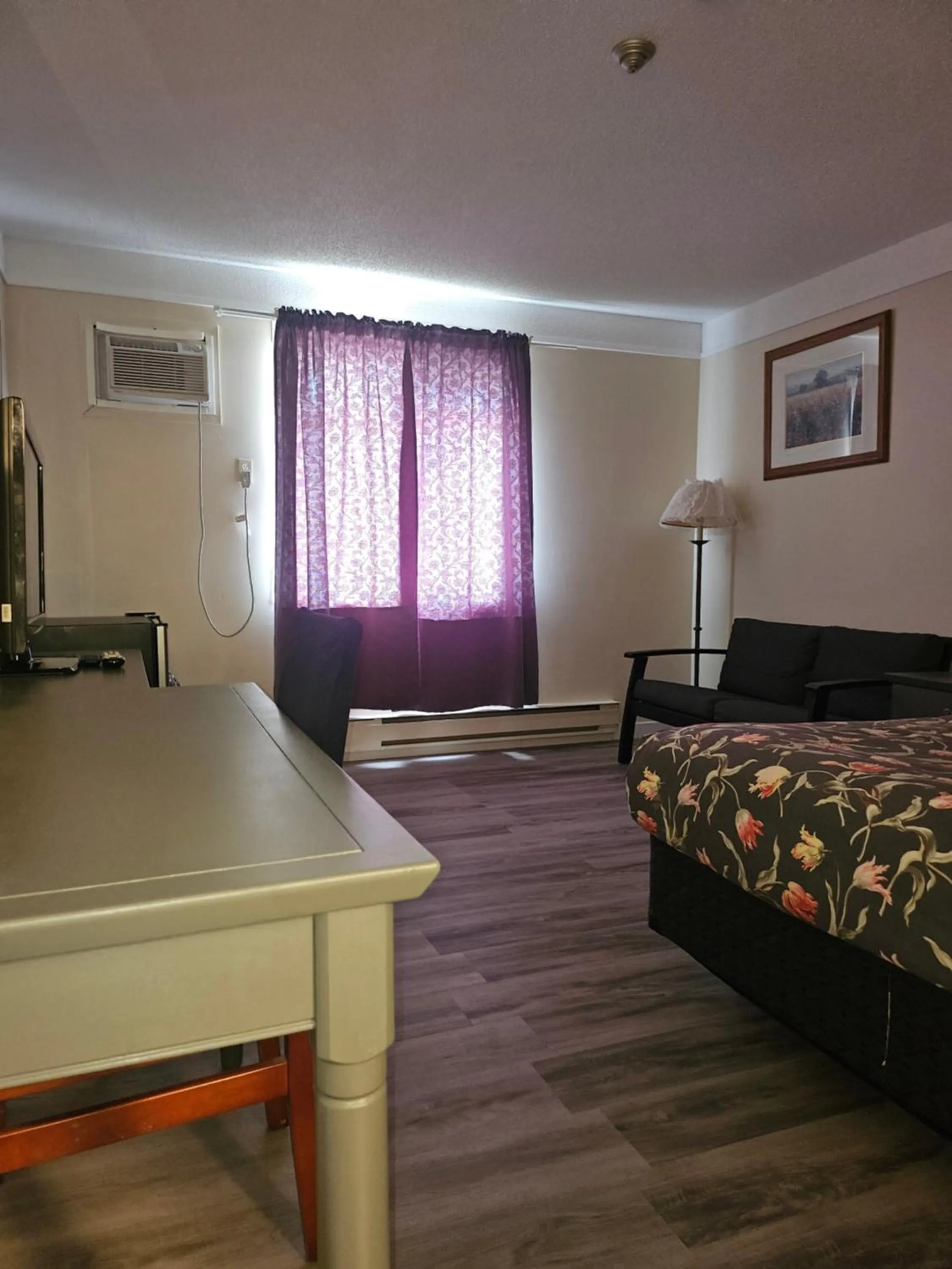 Bed in Moosomin Country Squire Inn