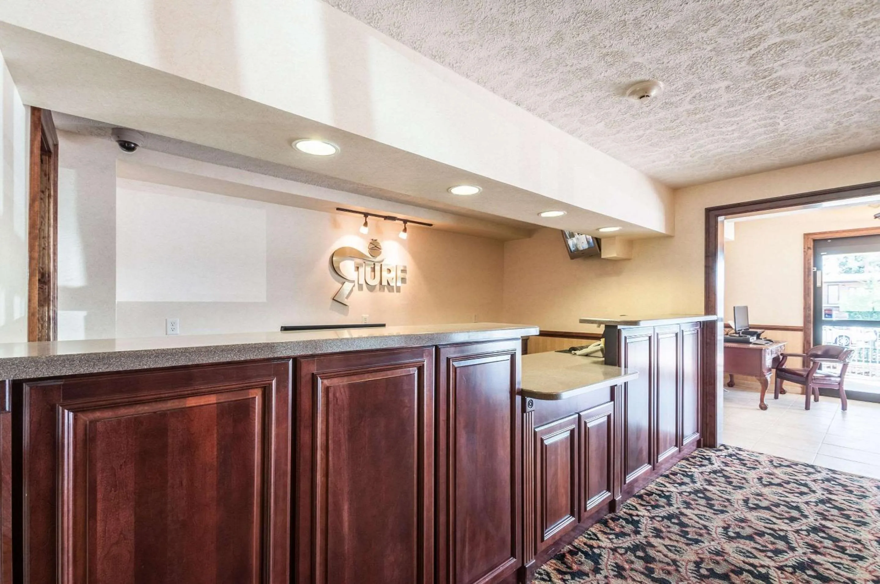 Lobby or reception in Rodeway Inn & Suites Charles Town
