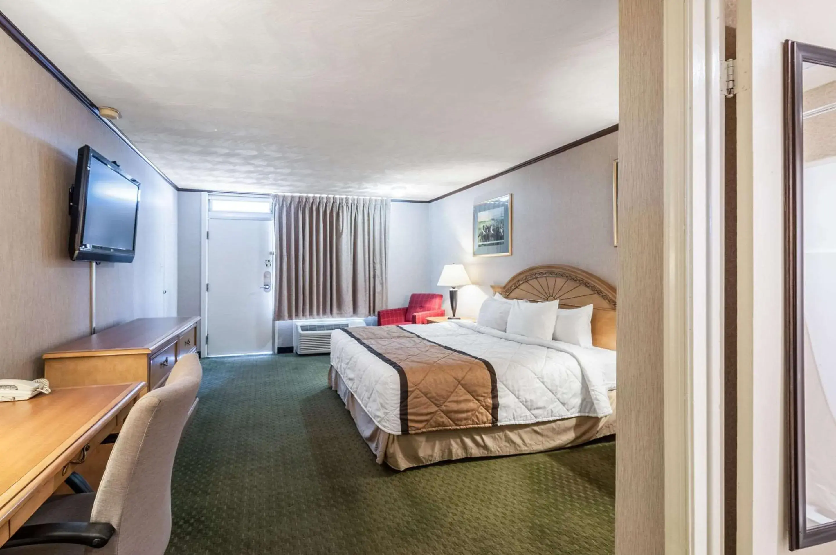 Photo of the whole room, Bed in Rodeway Inn & Suites Photo of the whole room, Bed in Rodeway Inn & Suites