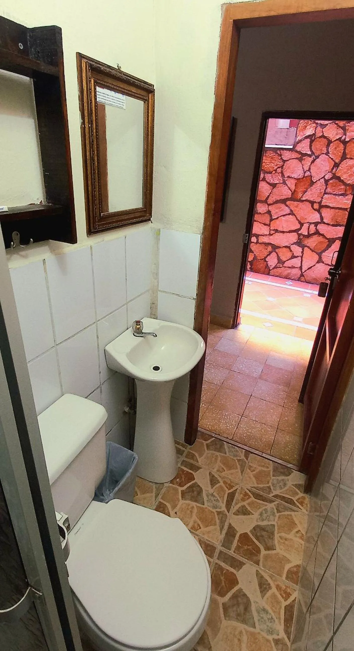 Toilet in Hotel Rosalila