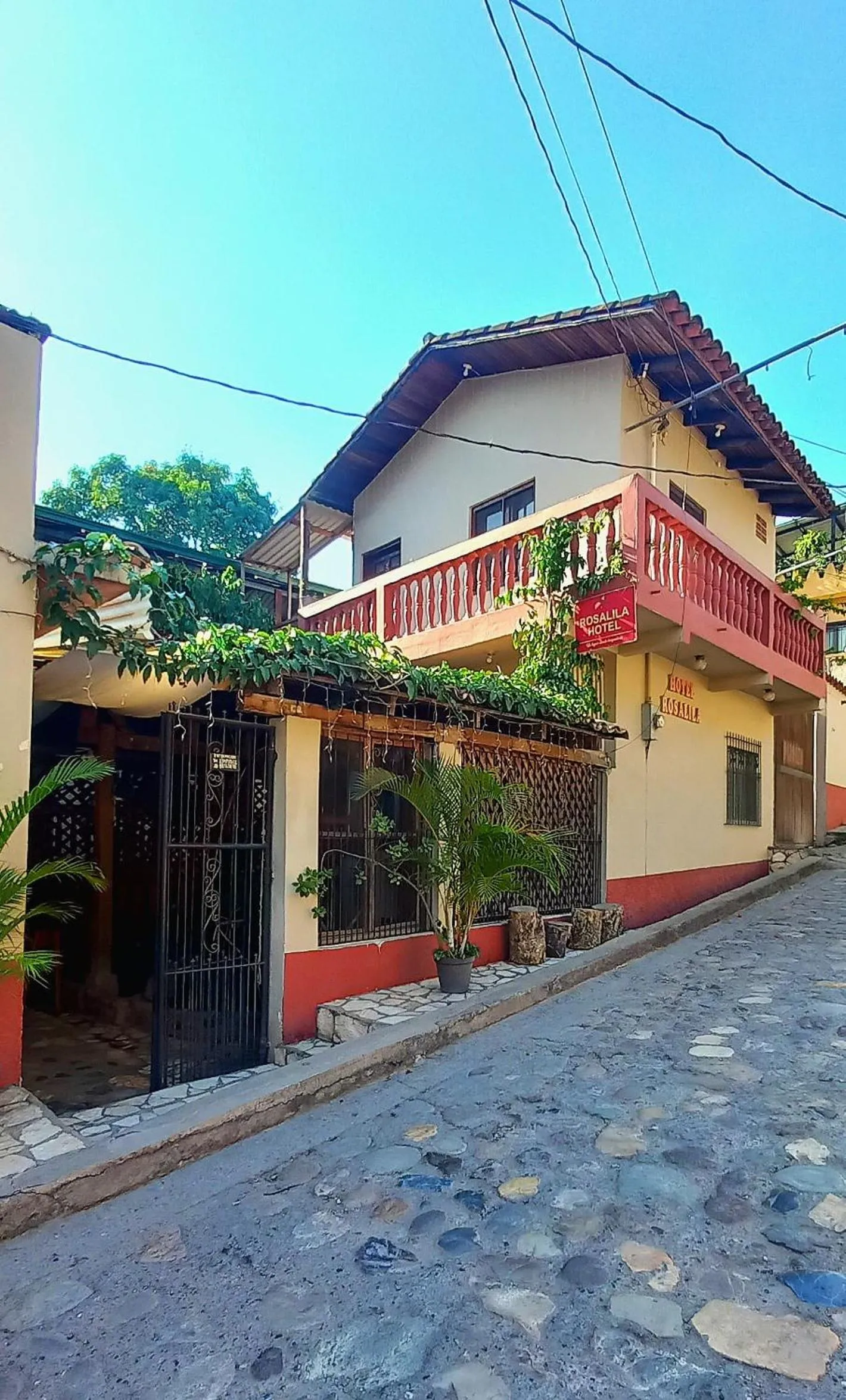 Facade/entrance in Hotel Rosalila