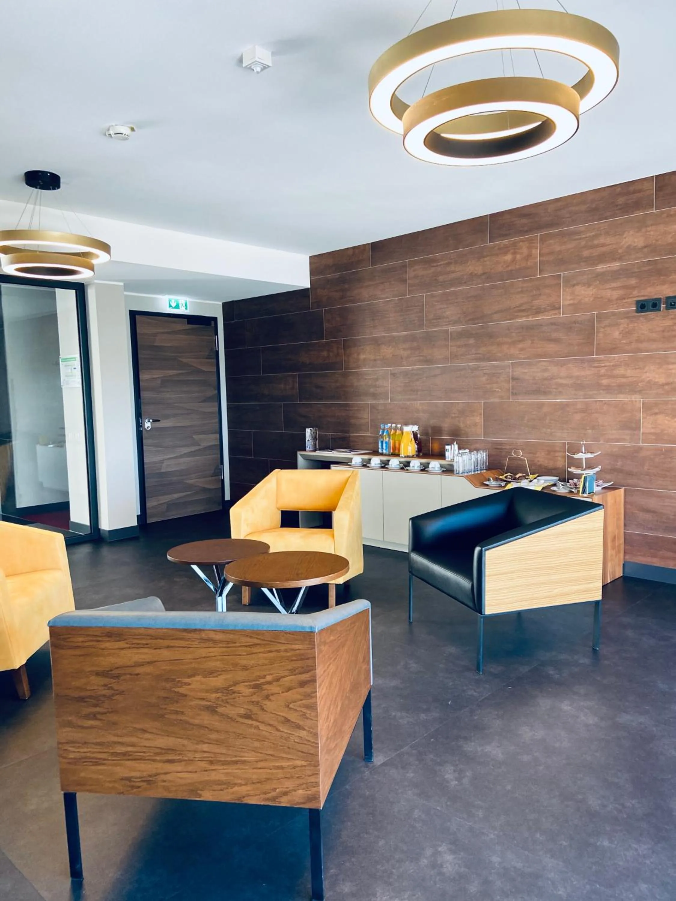 Communal lounge/ TV room in Intergroup Business & Design Hotel Ingolstadt