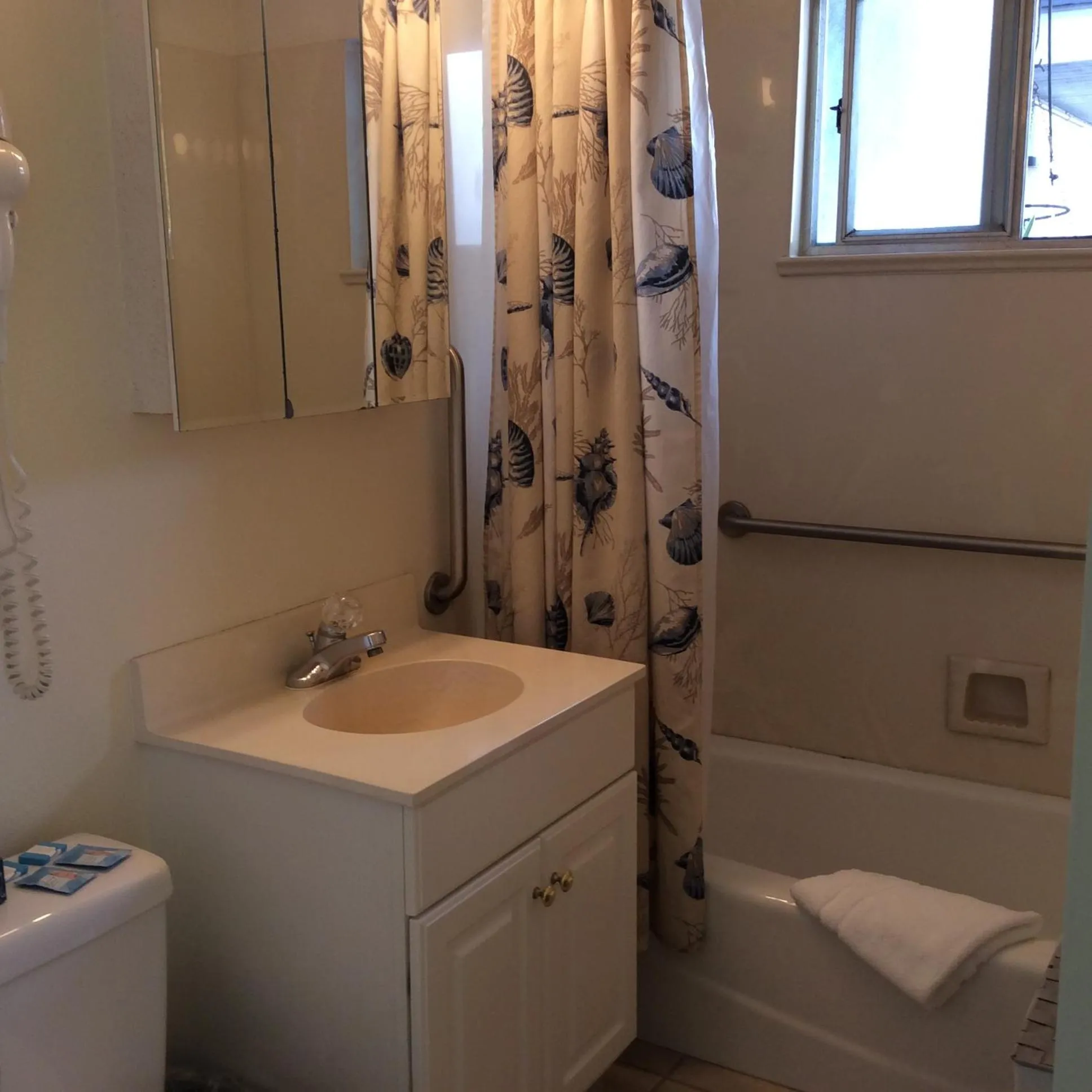 Bathroom in Gray's Inn & Gallery