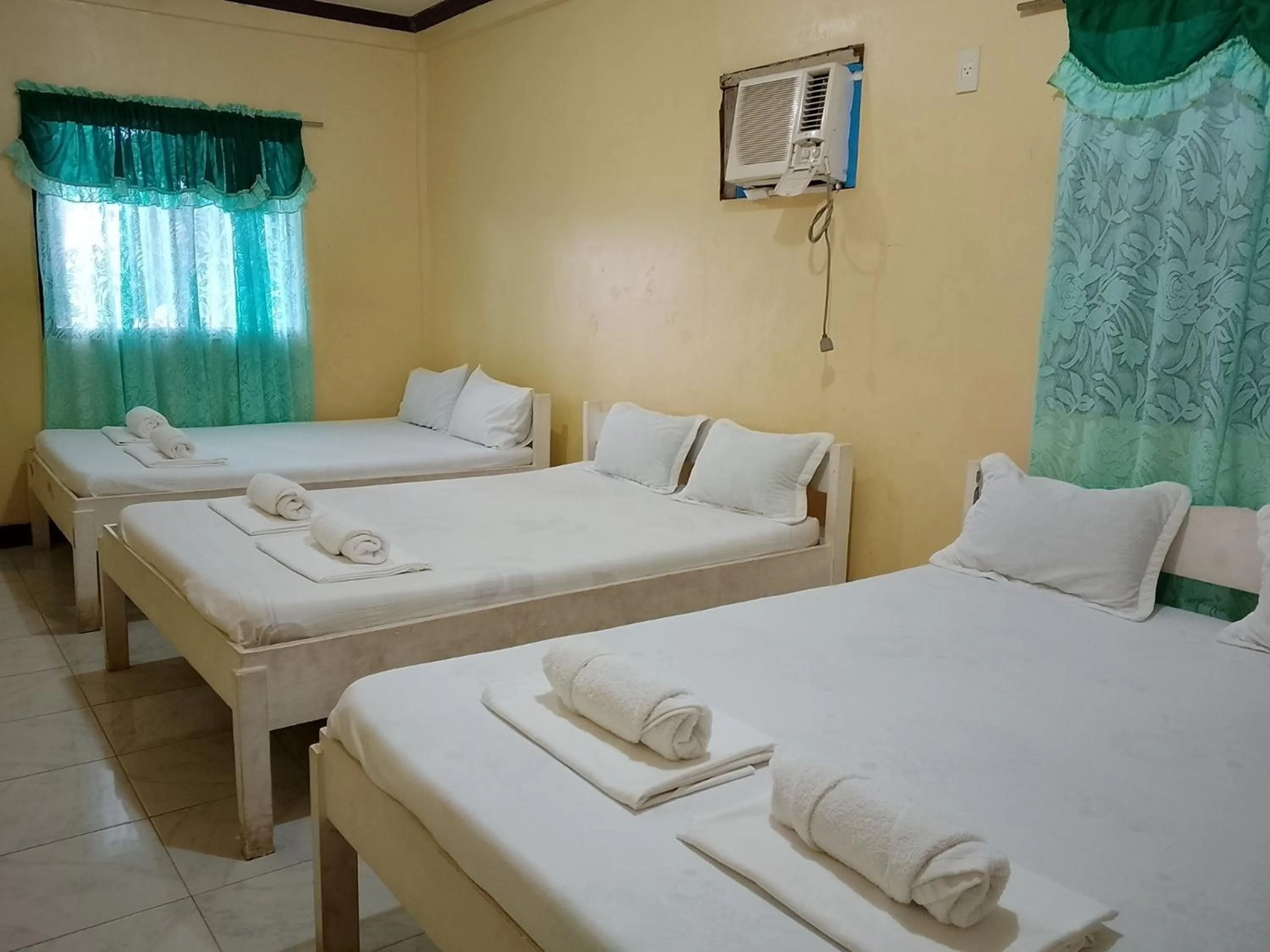 Photo of the whole room, Bed in July's Haven Seaside Pension Camiguin