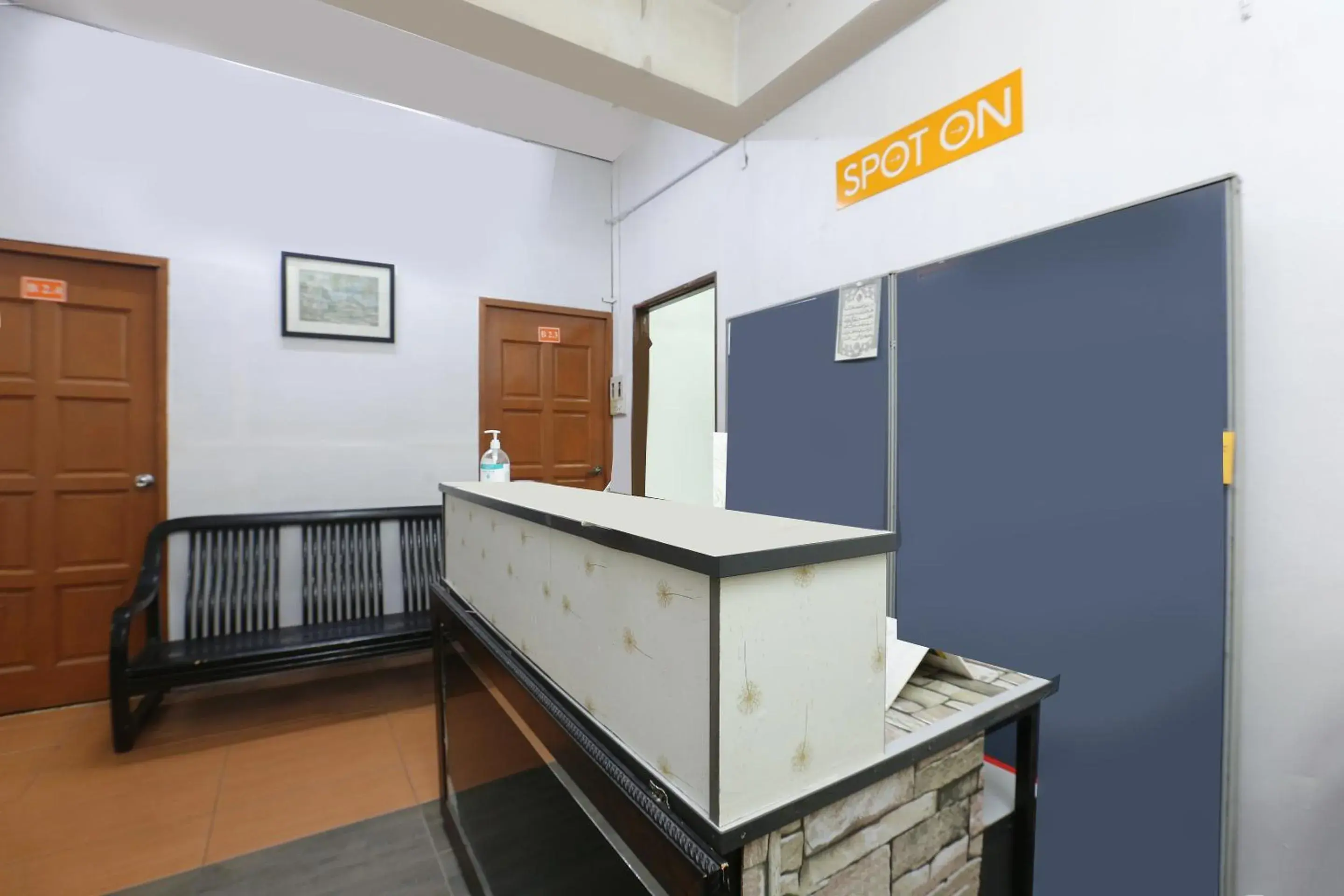 Lobby or reception in Hotel O D&d Budget Inn Lobby or reception in Hotel O D&d Budget Inn