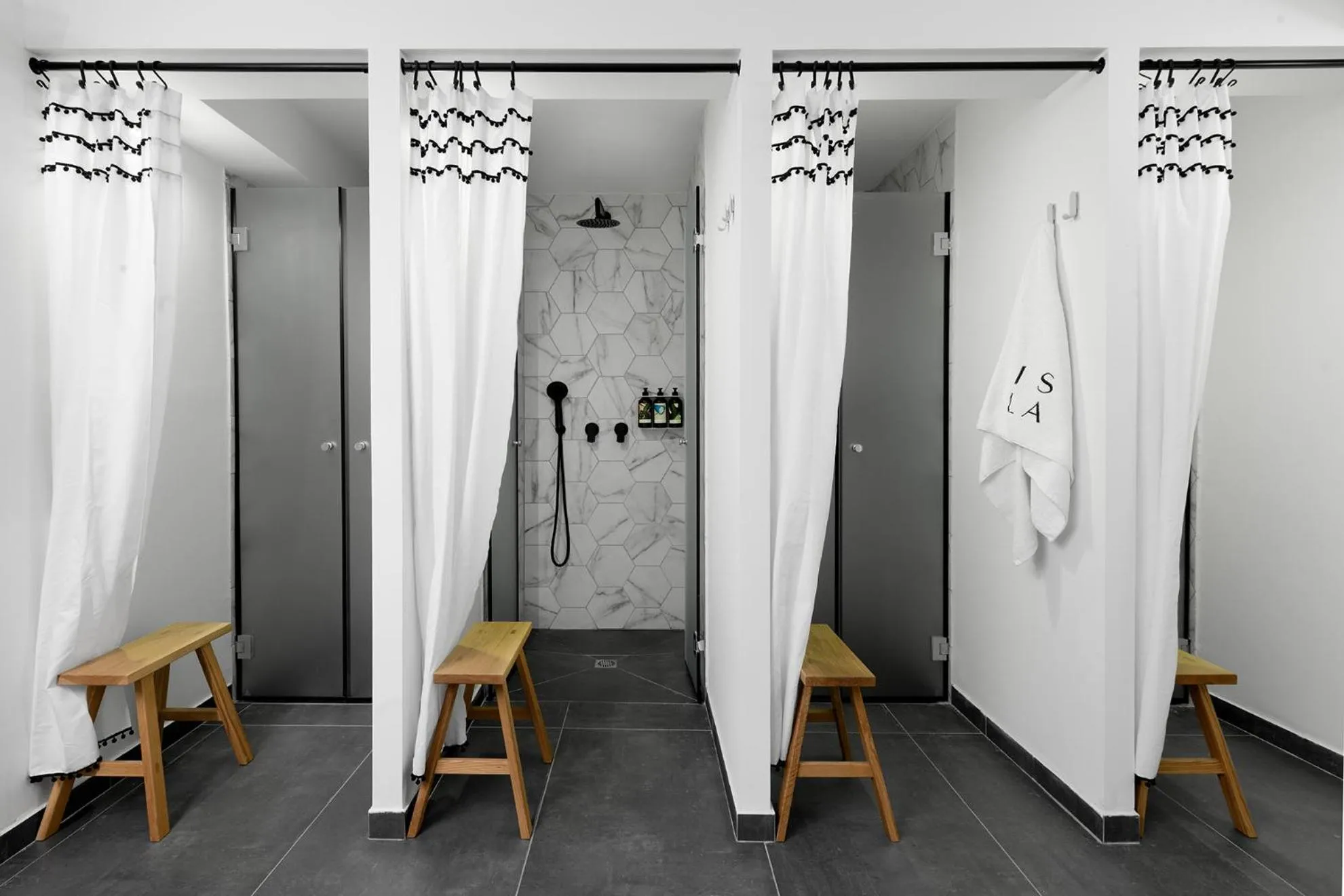 Shower in ISLA Tel Aviv