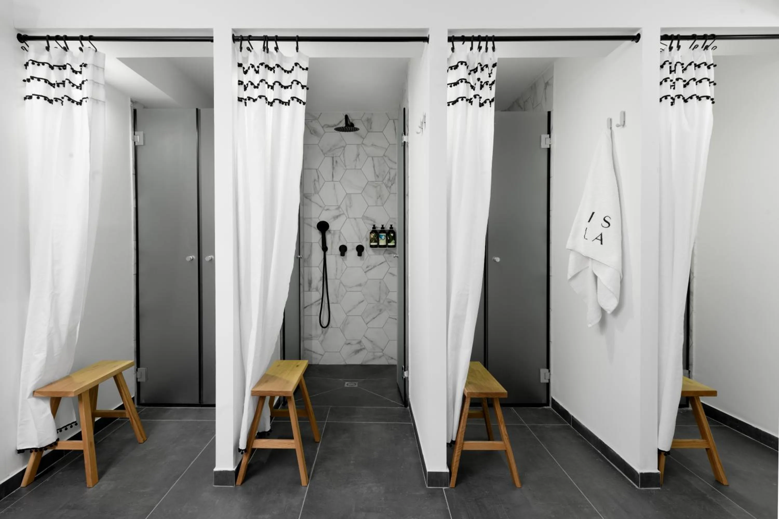 Shower in ISLA Tel Aviv