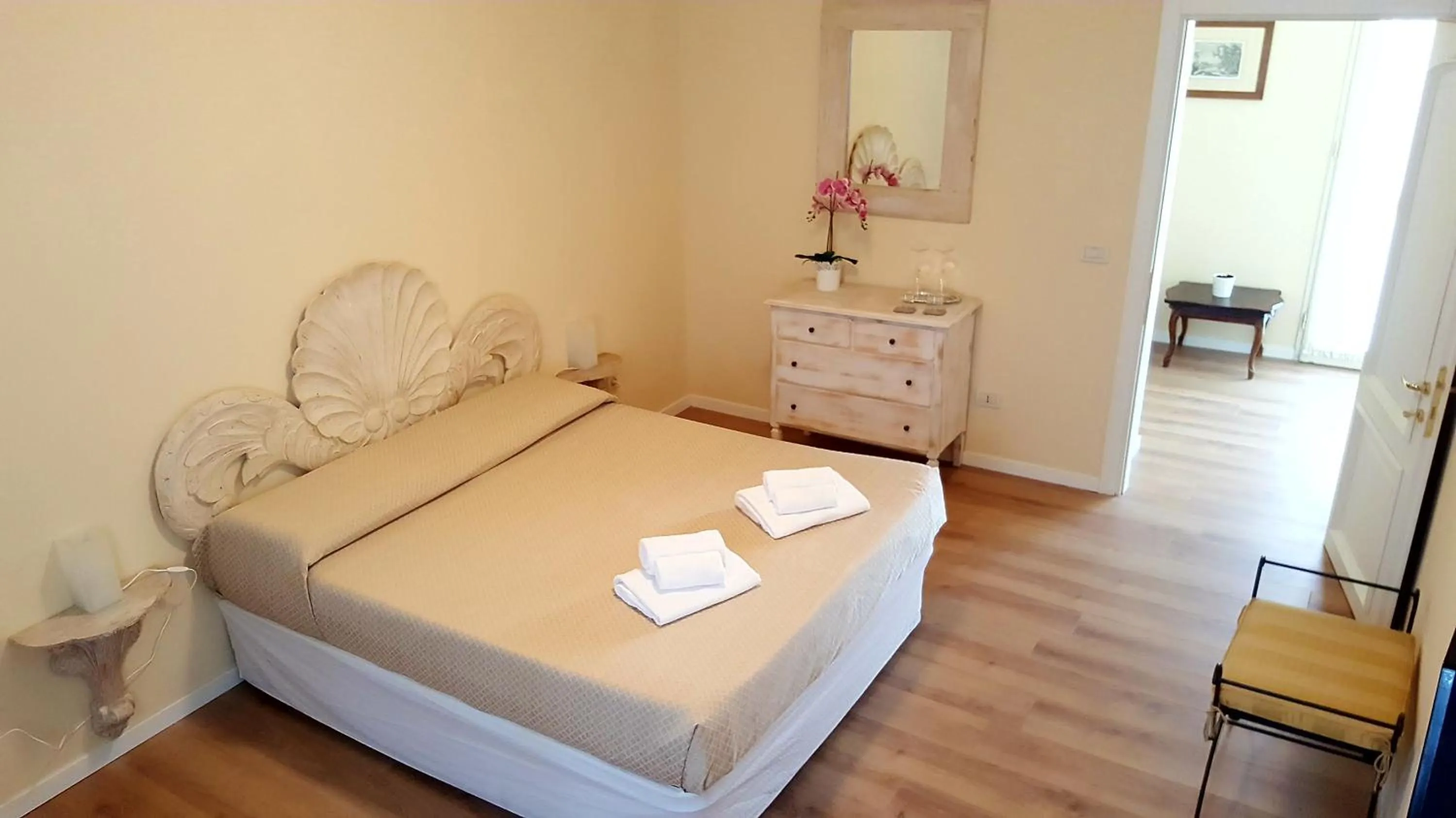 Bed in B&B Villa Fiorini