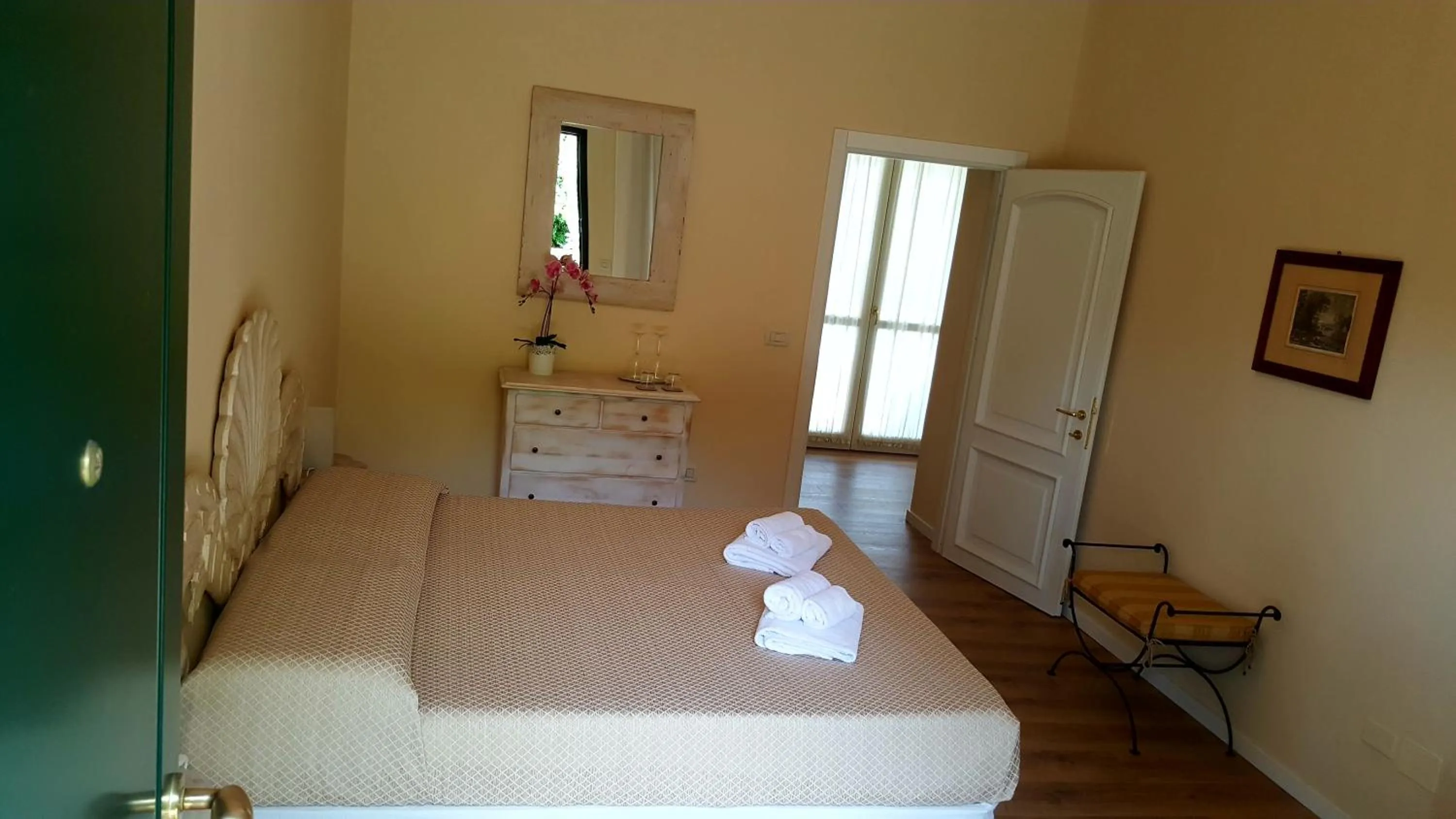 Bed in B&B Villa Fiorini