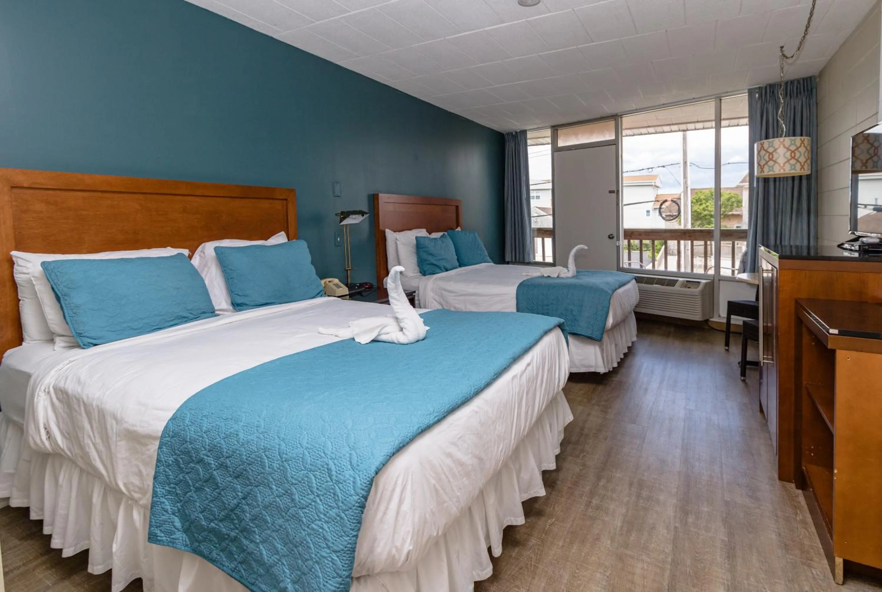 Bed in Charlroy Motel