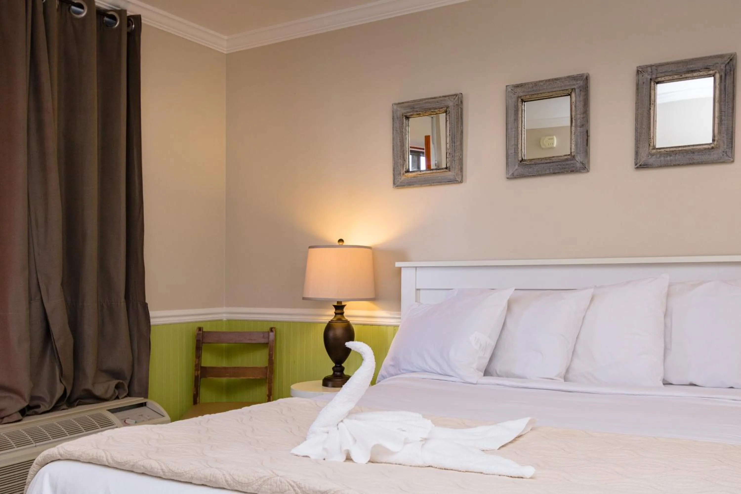 Bed in Charlroy Motel