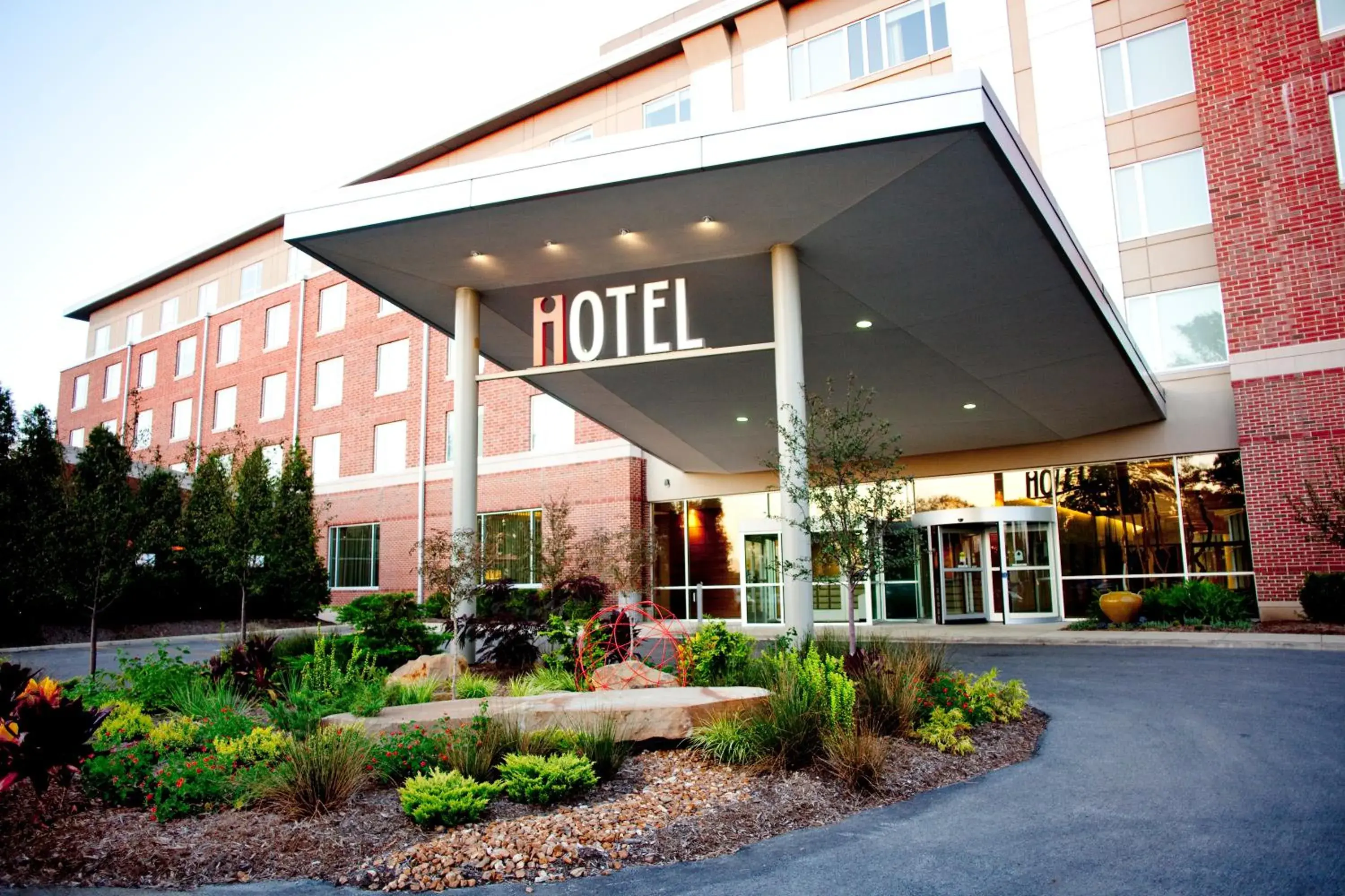 Facade/entrance in I Hotel and Illinois Conference Center - Champaign Facade/entrance in I Hotel and Illinois Conference Center - Champaign