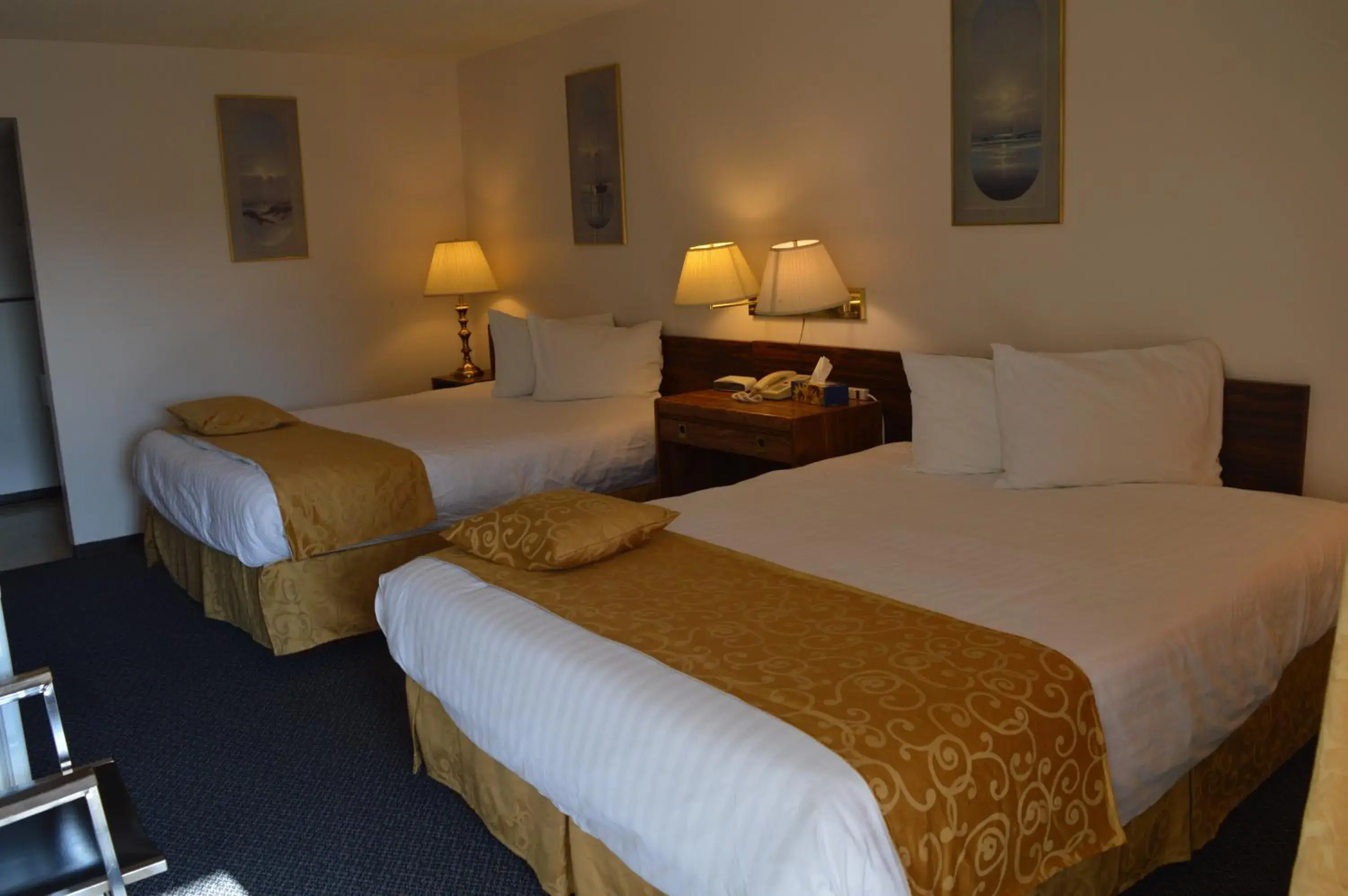 Queen Room with Two Queen Beds in Circle 5 Motel Queen Room with Two Queen Beds in Circle 5 Motel