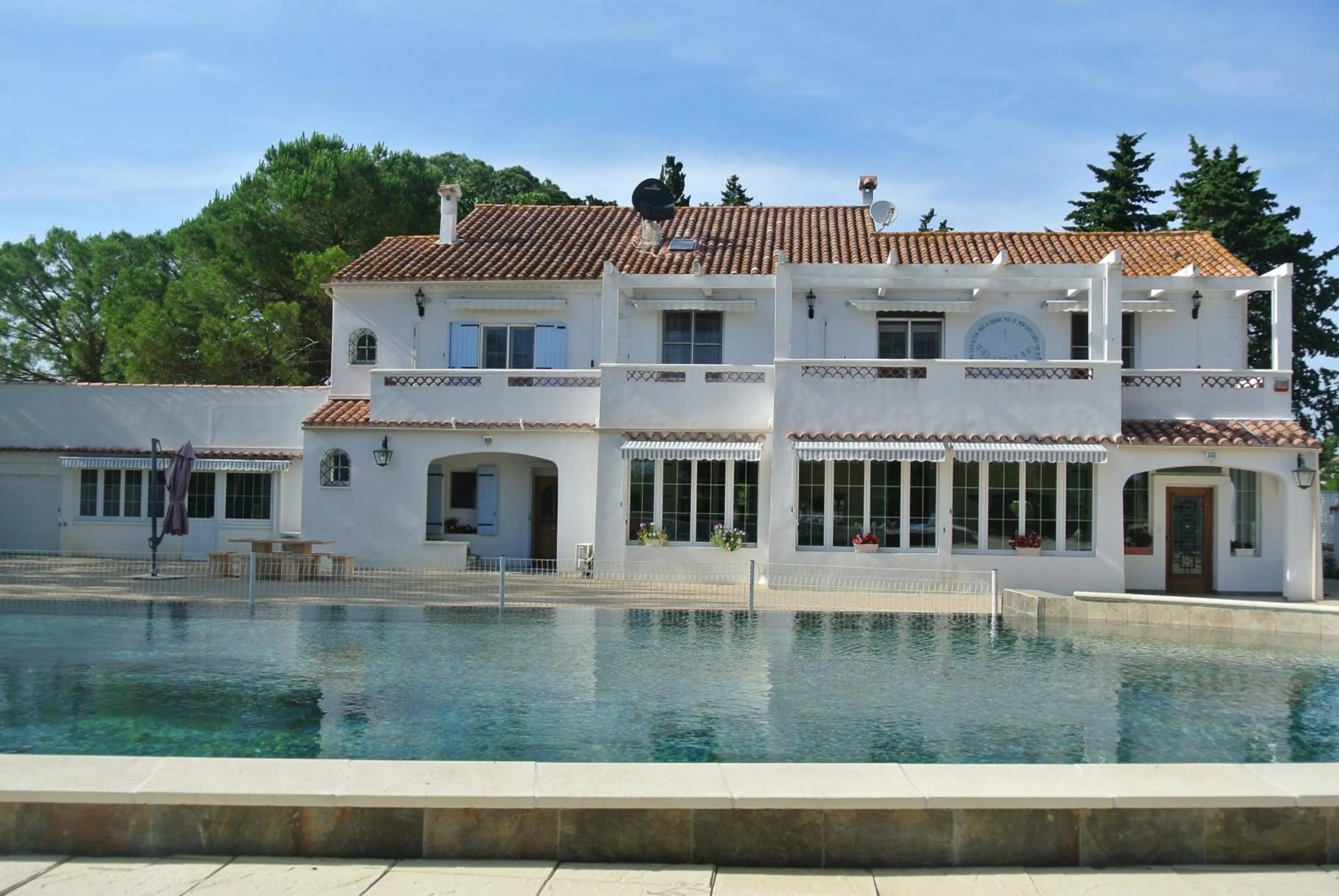 Grand Tamaris Hosting