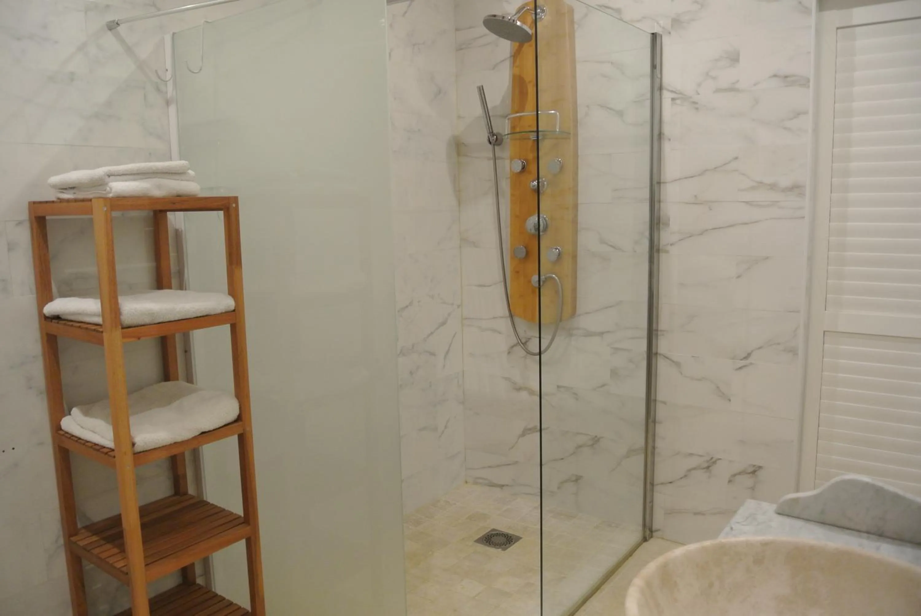 Shower in Grand Tamaris Hosting