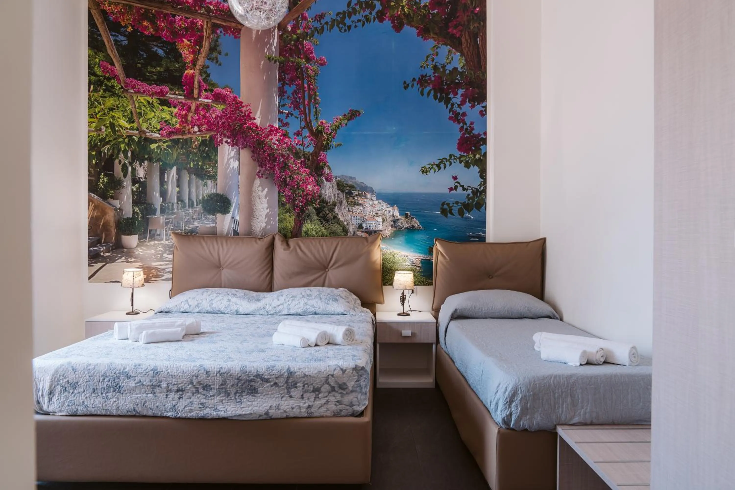 Bed in Pandora Rooms - Pompei - Central Pompeii Near the Ruins