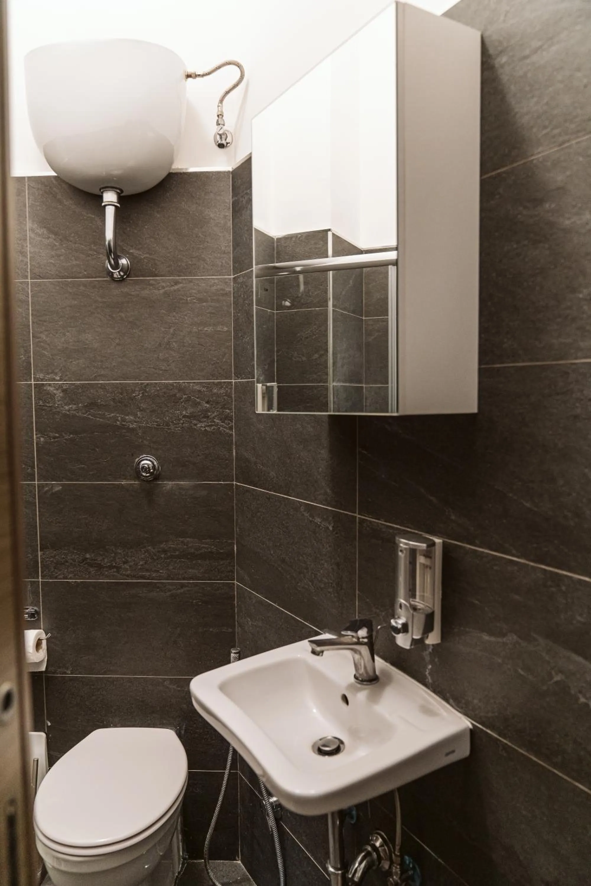 Shower in Pandora Rooms - Pompei - Central Pompeii Near the Ruins