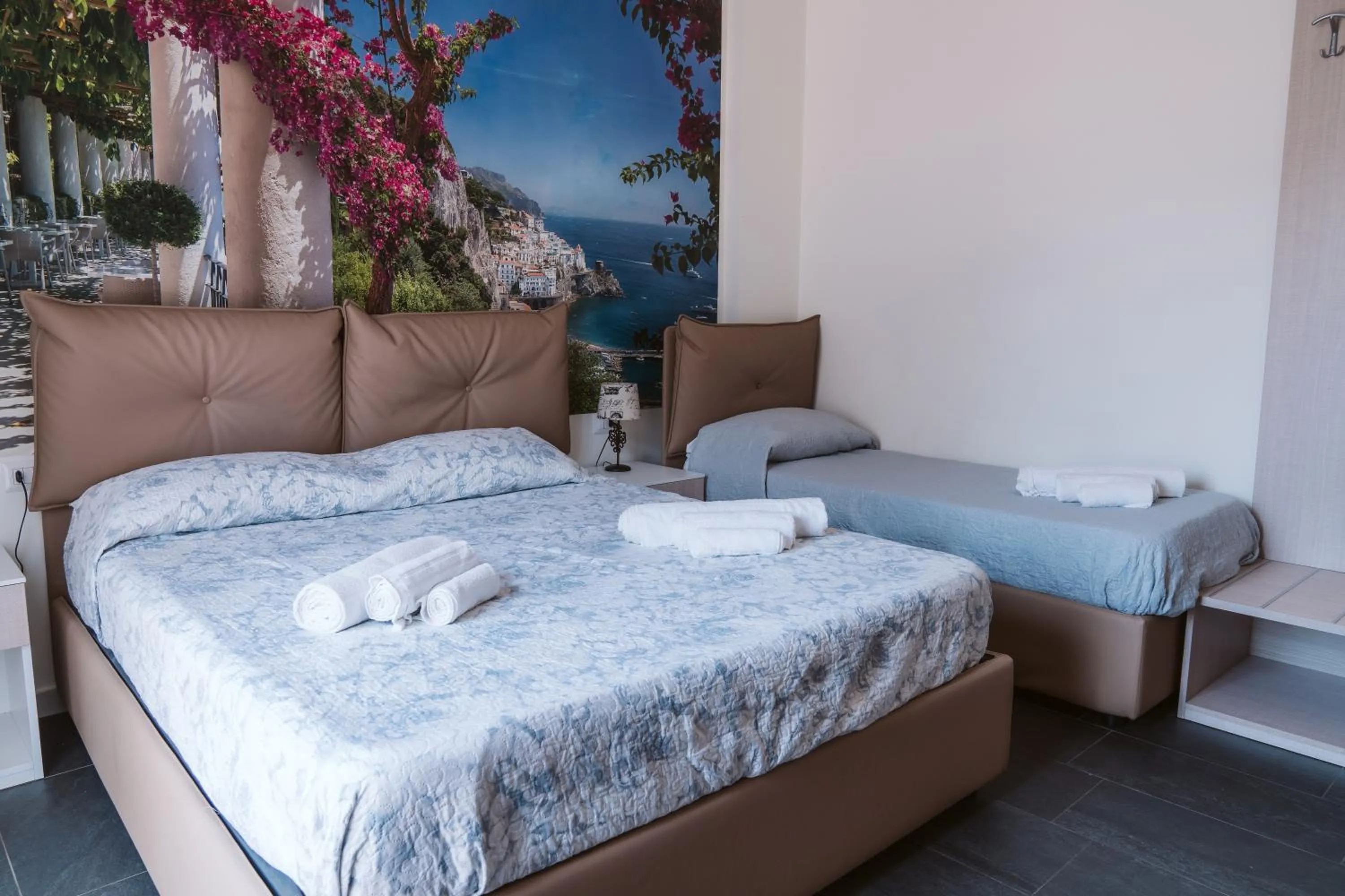 Bed in Pandora Rooms - Pompei - Central Pompeii Near the Ruins