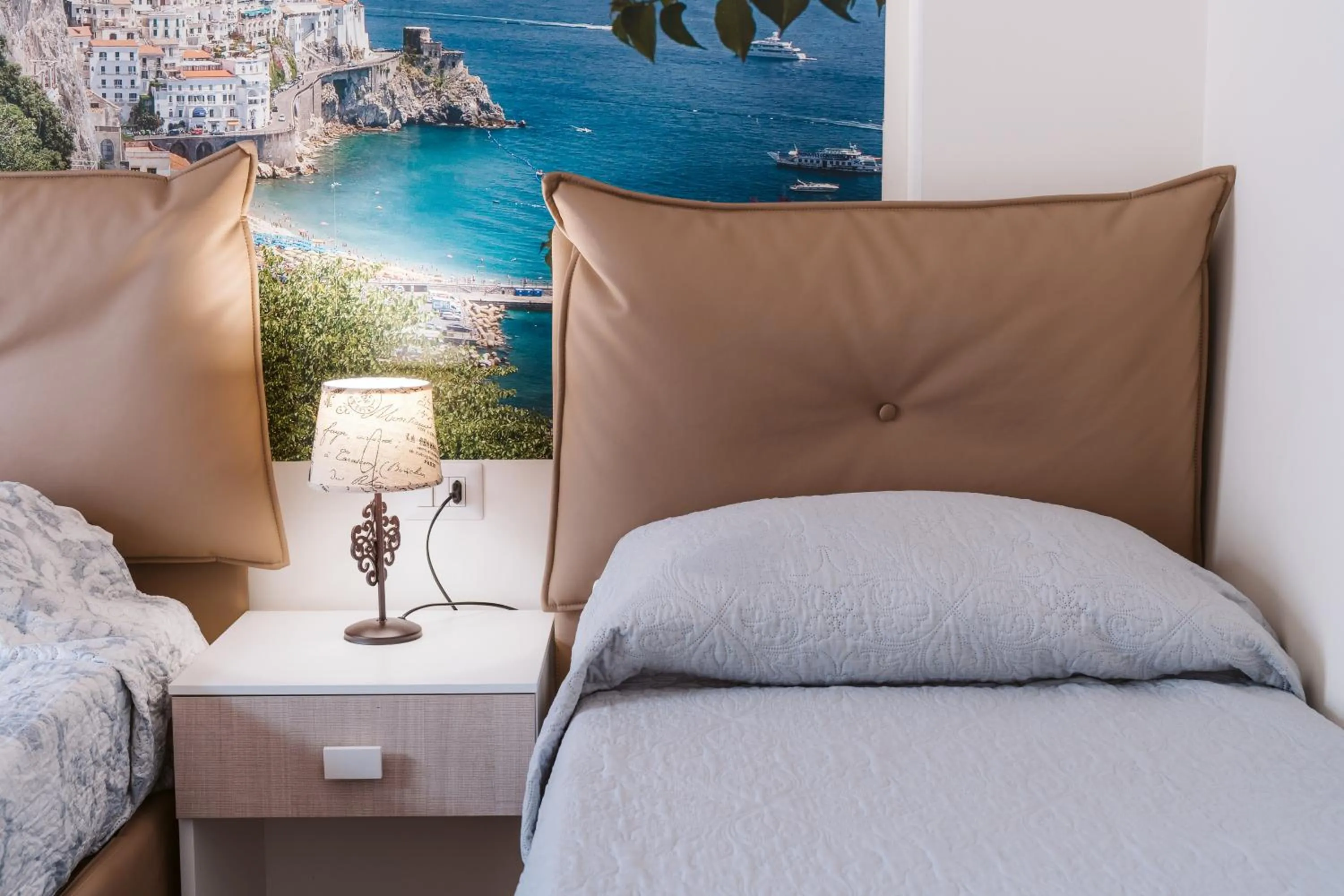 Bed in Pandora Rooms - Pompei - Central Pompeii Near the Ruins