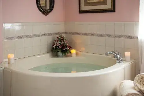 Premium King Room with Spa Bath in The Inn at Westwynd Farm Premium King Room with Spa Bath in The Inn at Westwynd Farm