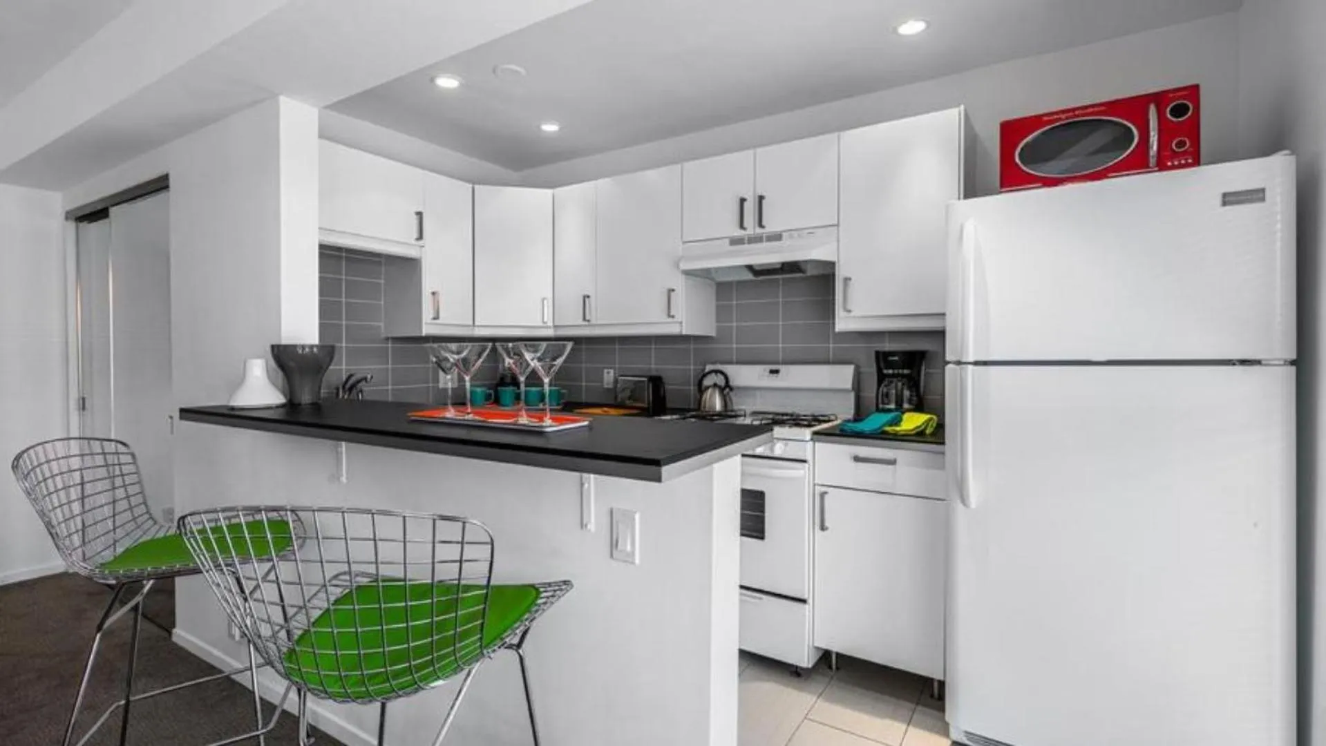 Kitchen or kitchenette in The Twist Palm Springs