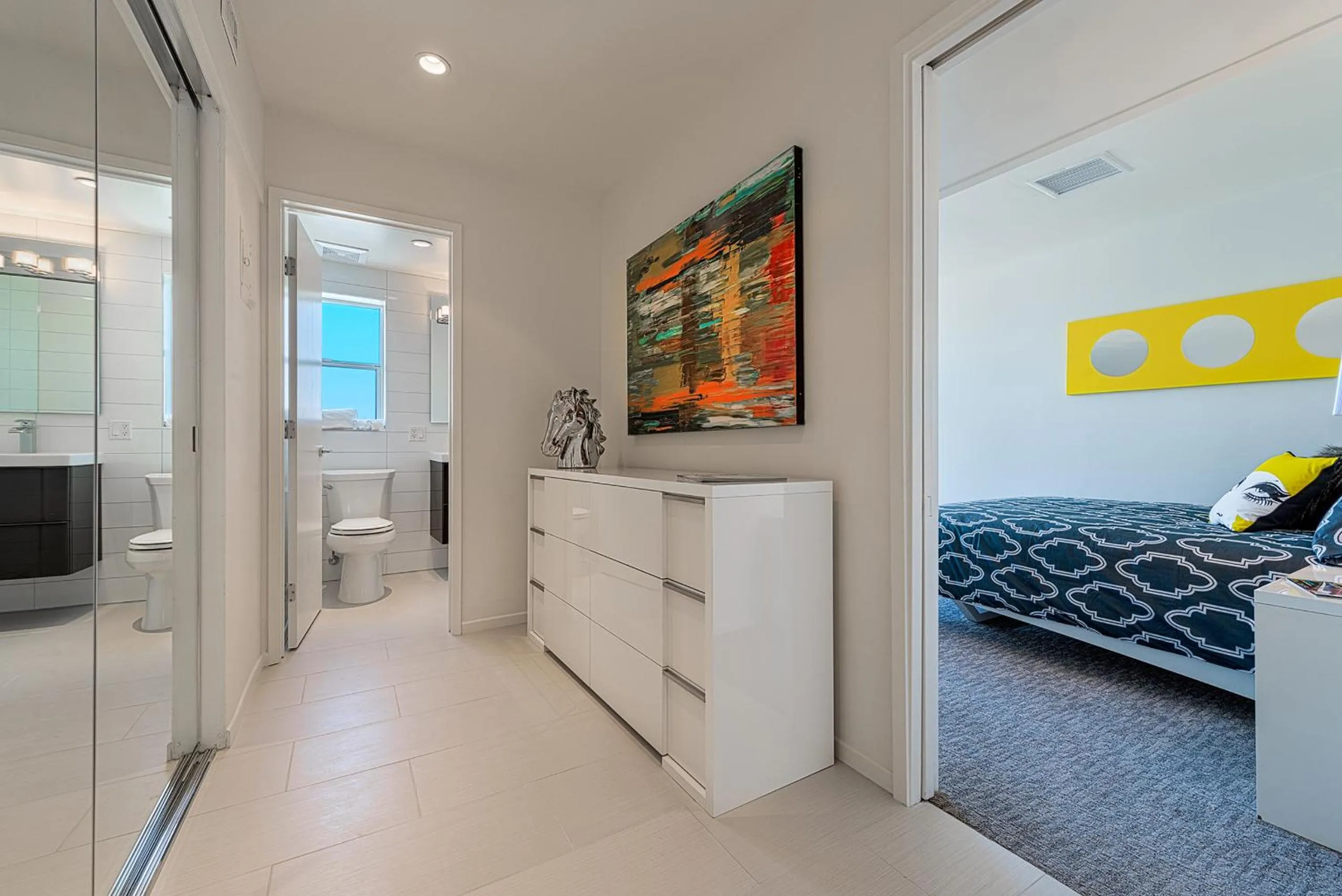 View (from property/room), Bed in The Twist Palm Springs